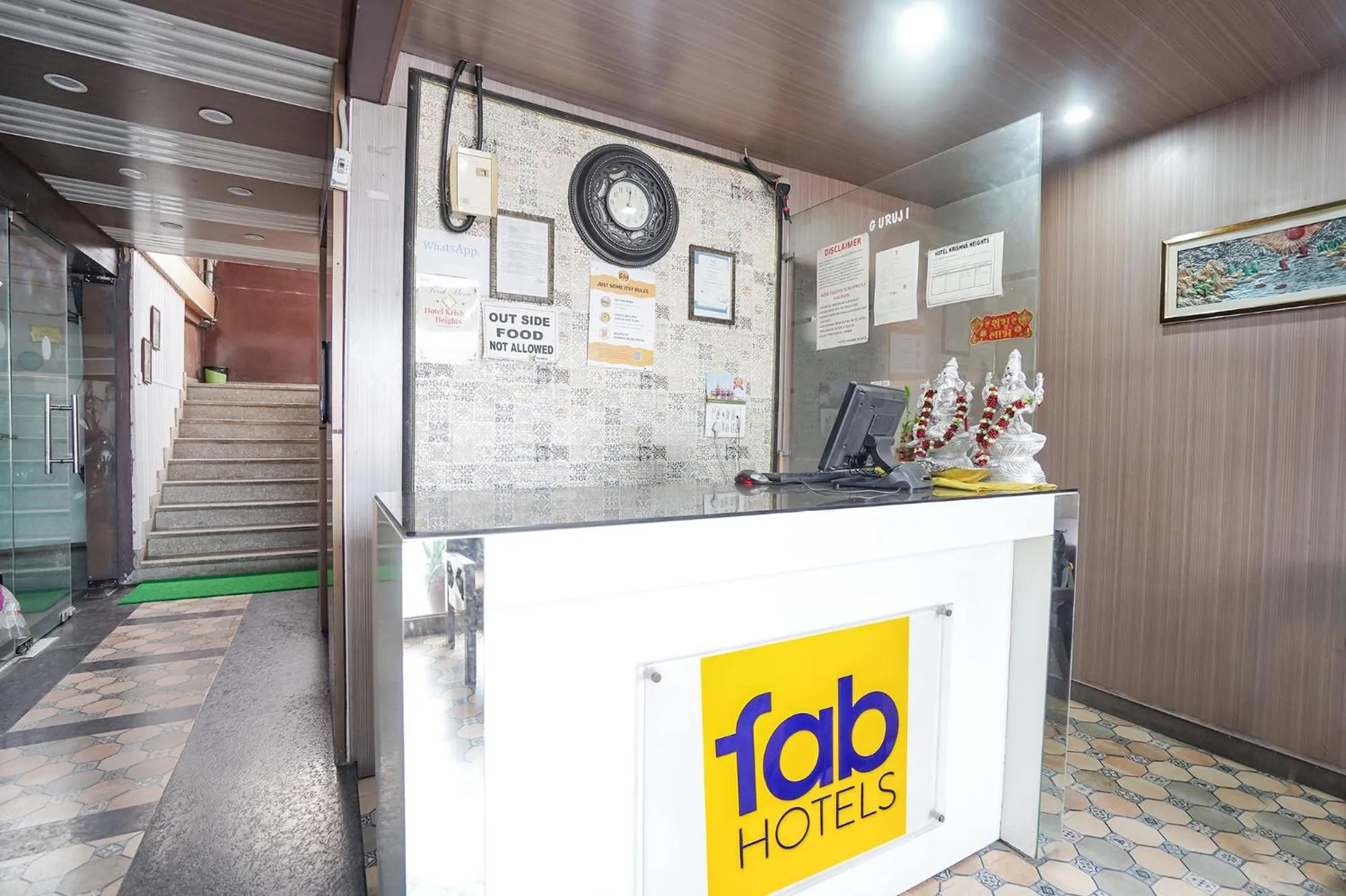Lobby or reception in FabHotel Krishna Heights