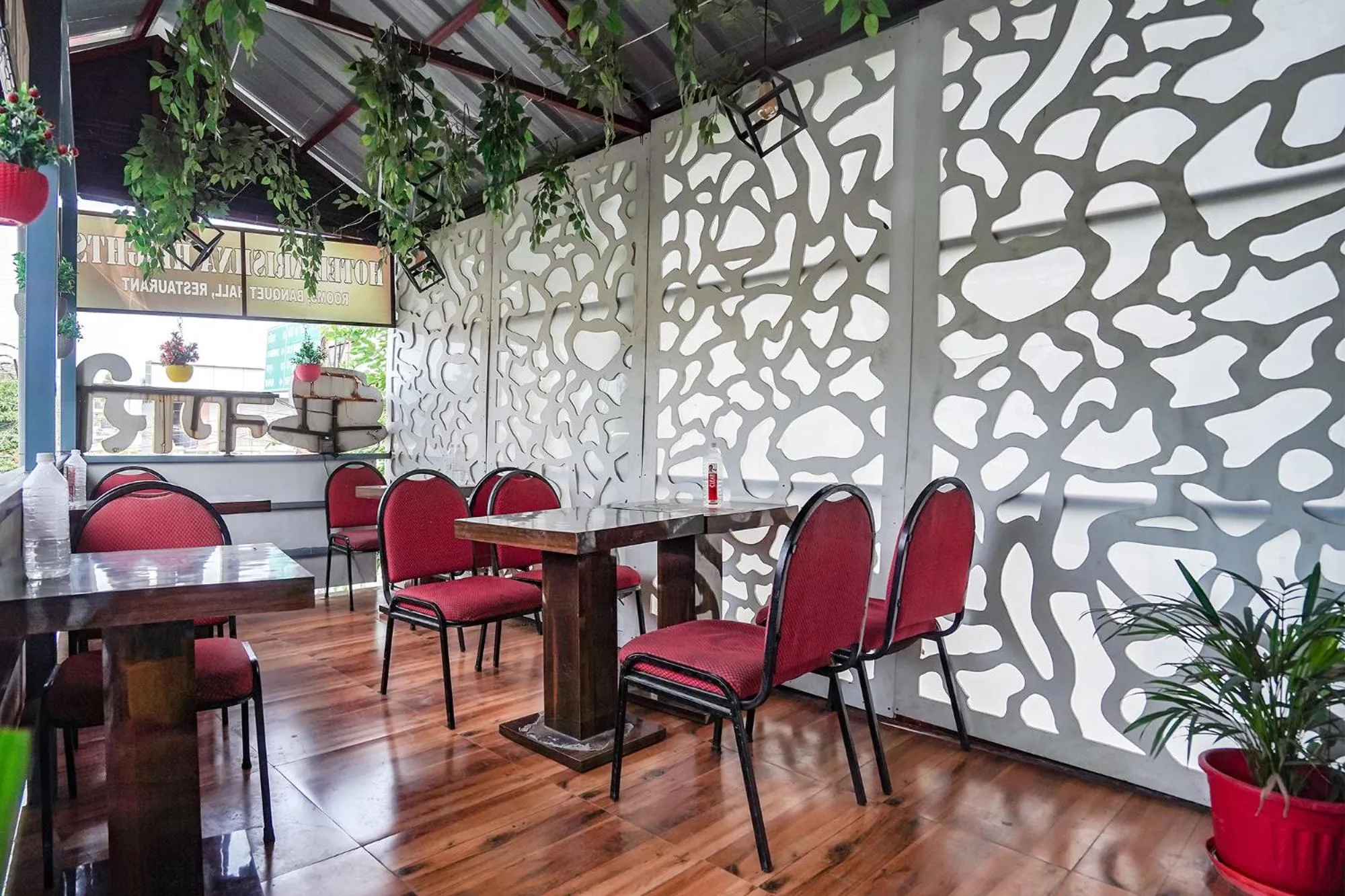 Restaurant/places to eat in FabHotel Krishna Heights