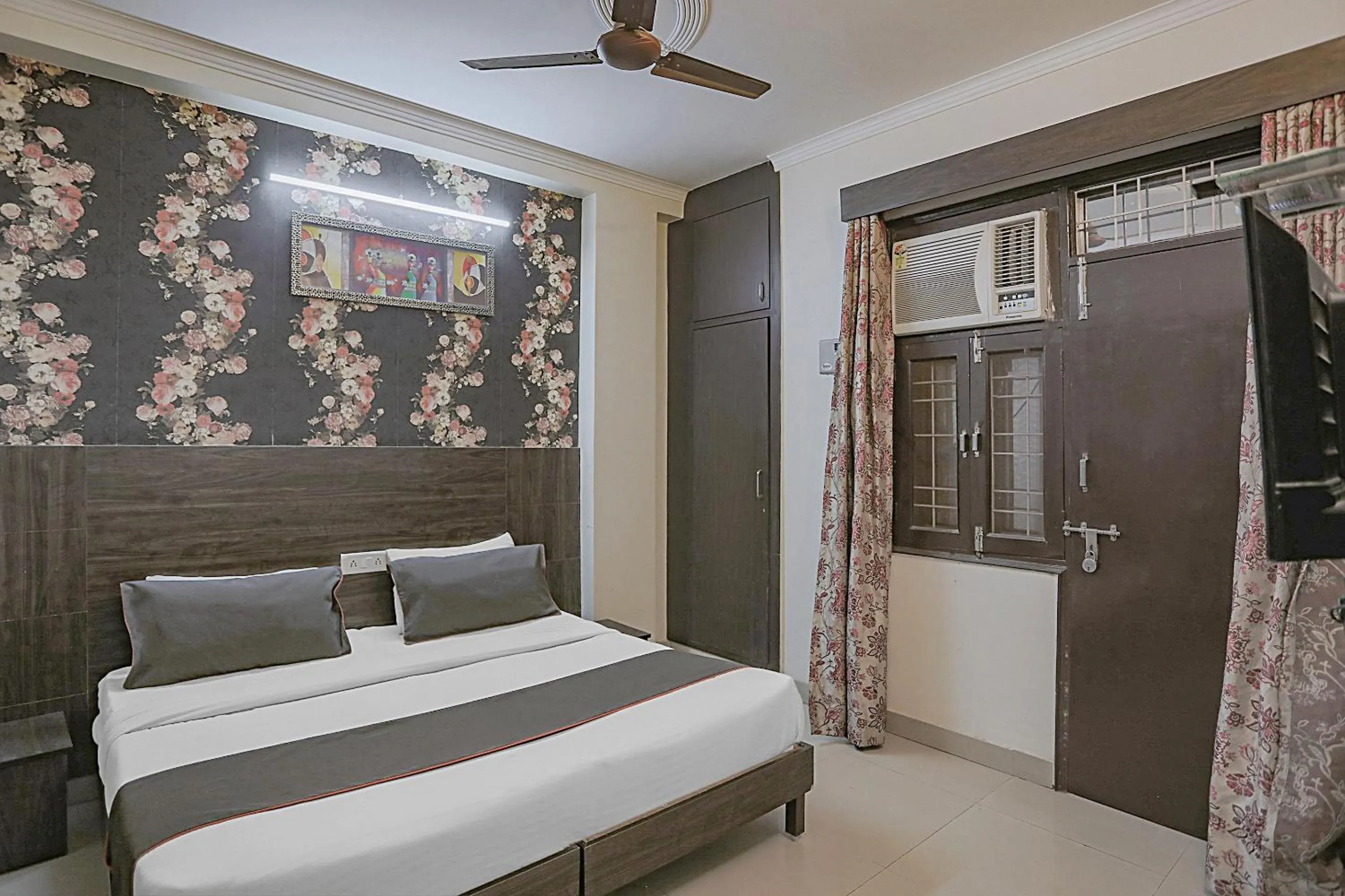 Bedroom, Bed in Hotel O Sun Villa