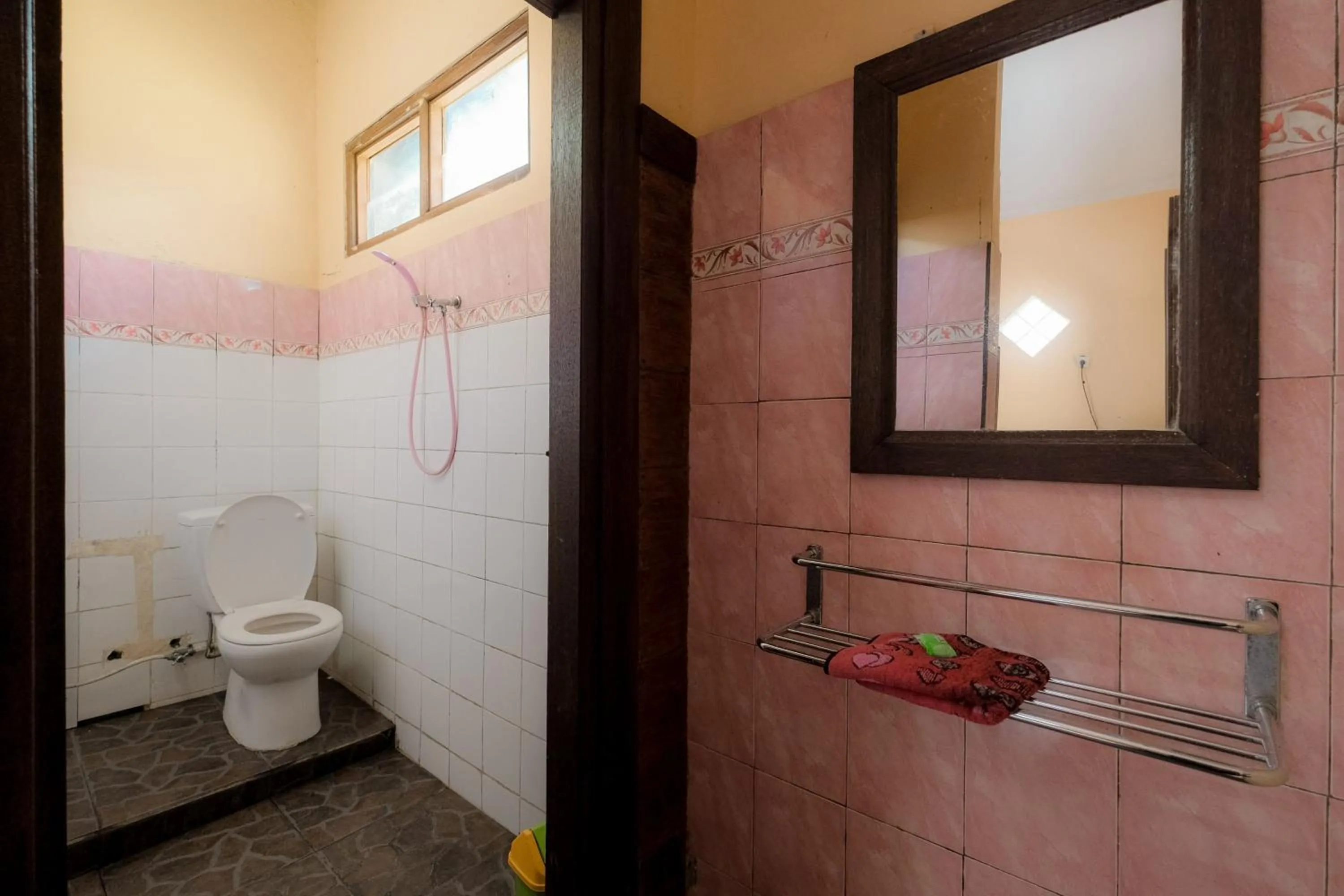 Bathroom in Pelangi Homestay Bedugul RedPartner