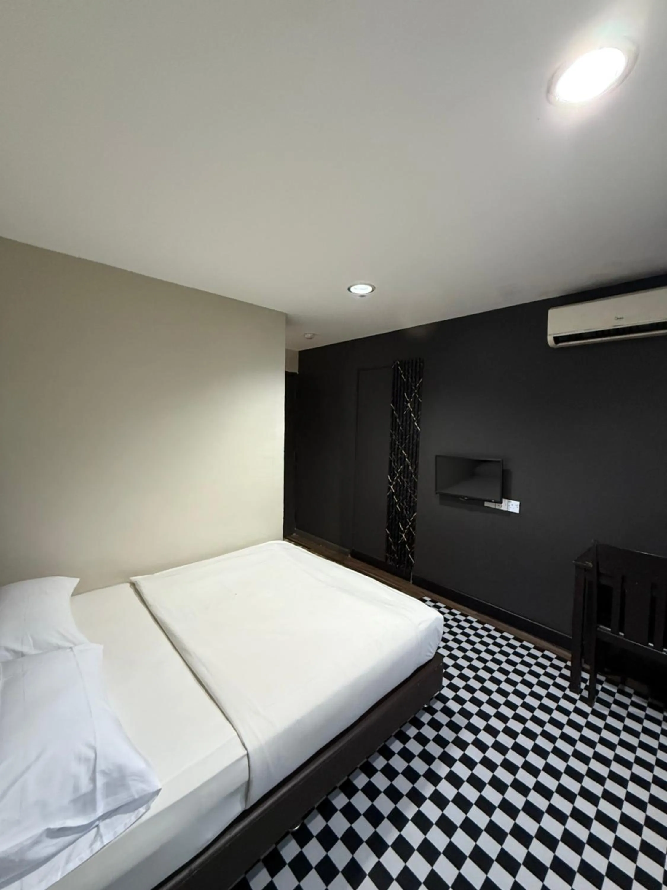 Bed in 1st Living Subang SS15