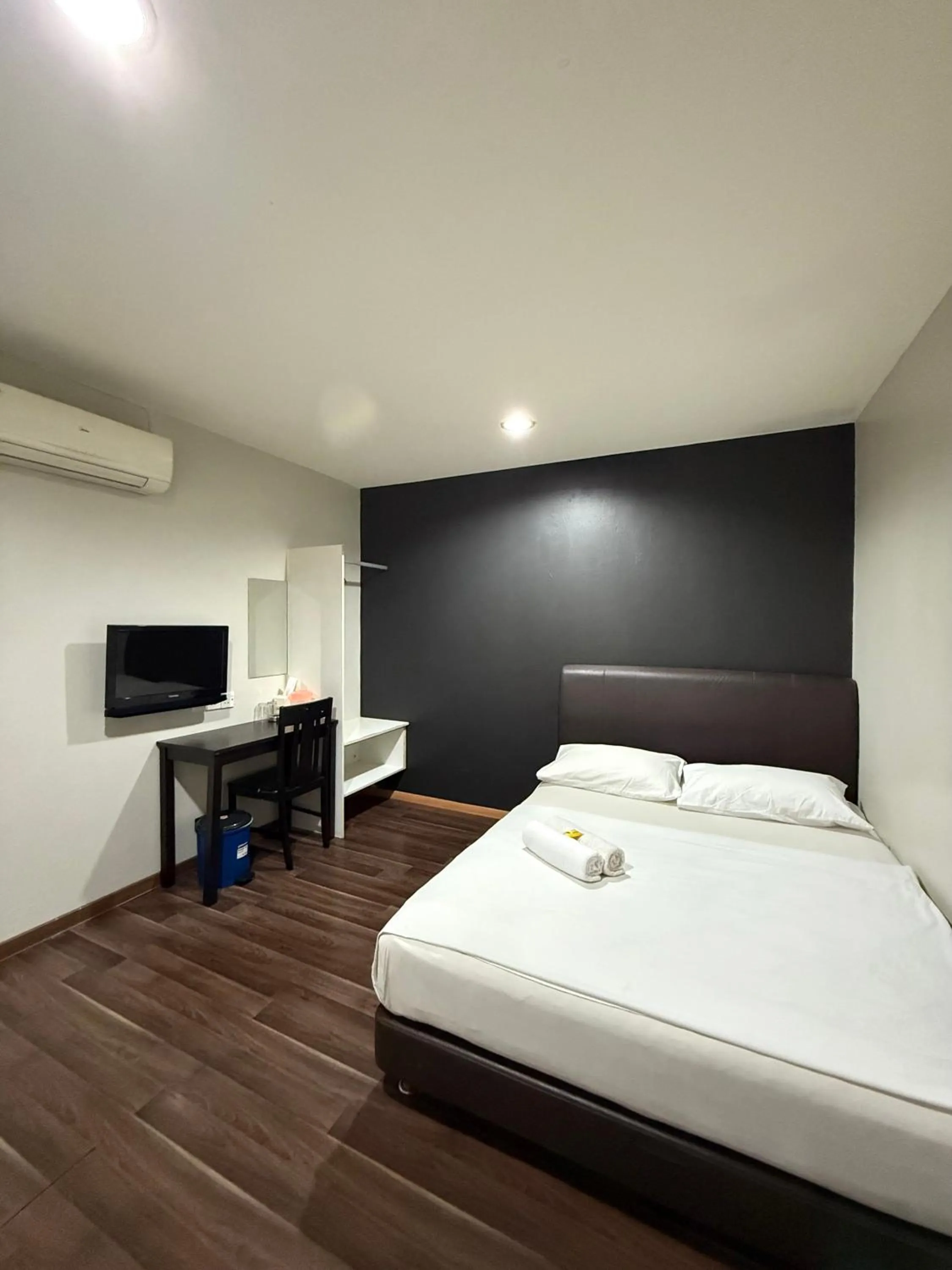 Bed in 1st Living Subang SS15