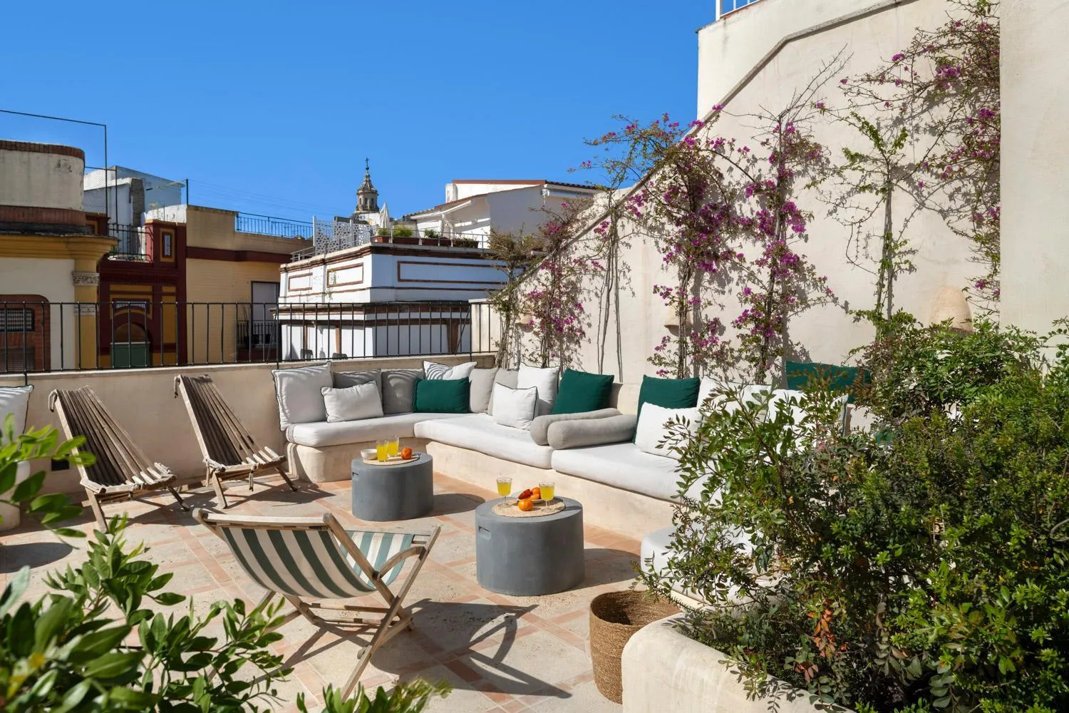 Property building in Casa del Rey Sabio