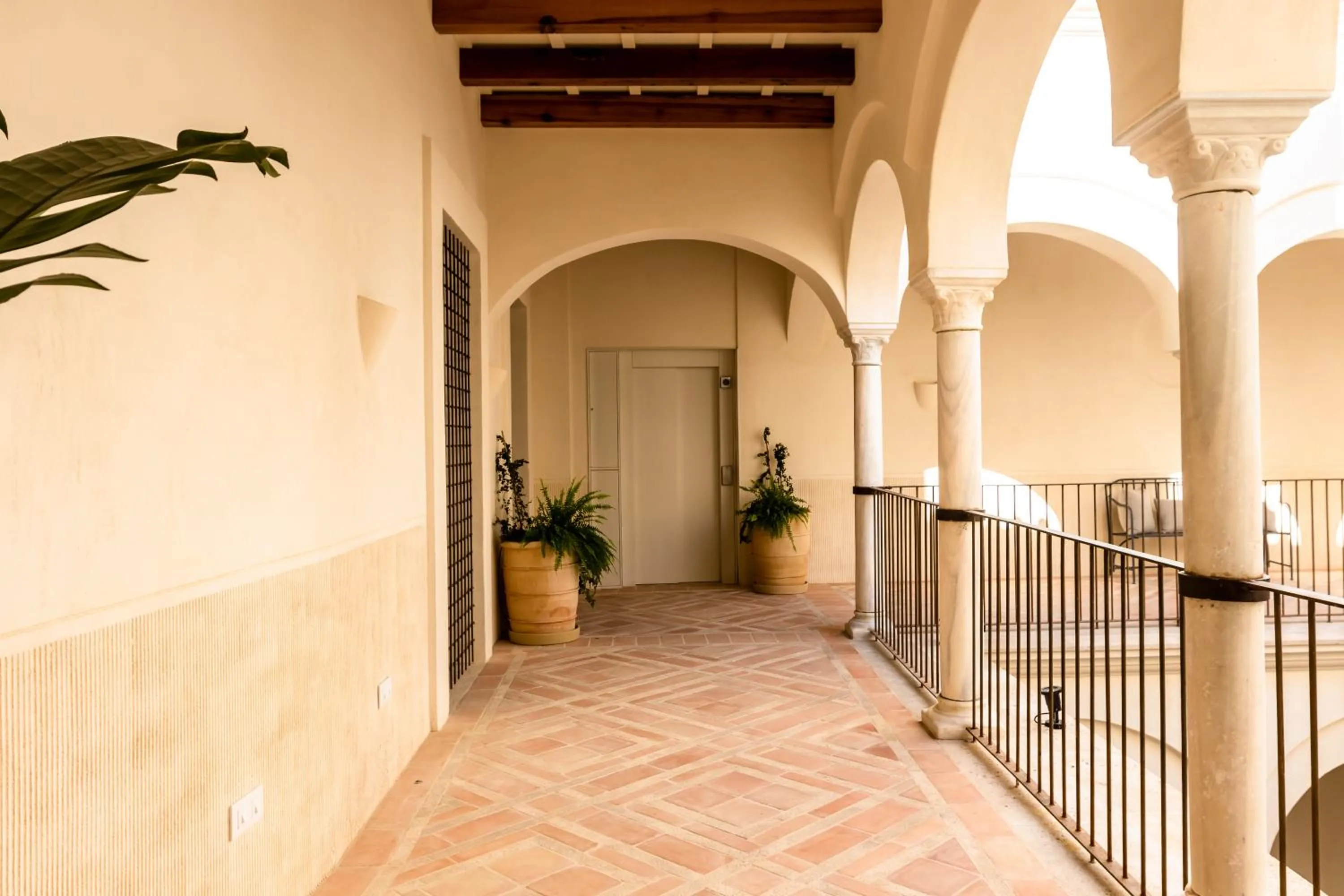 Property building in Casa del Rey Sabio