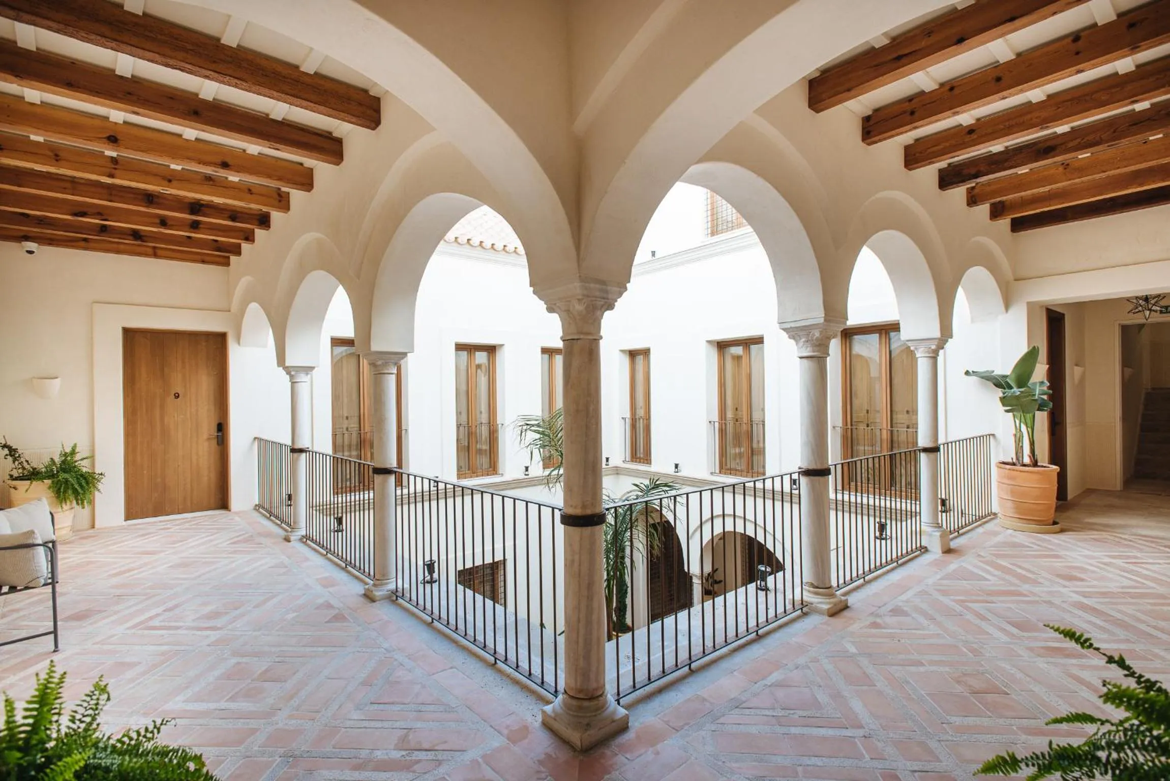 Property building in Casa del Rey Sabio