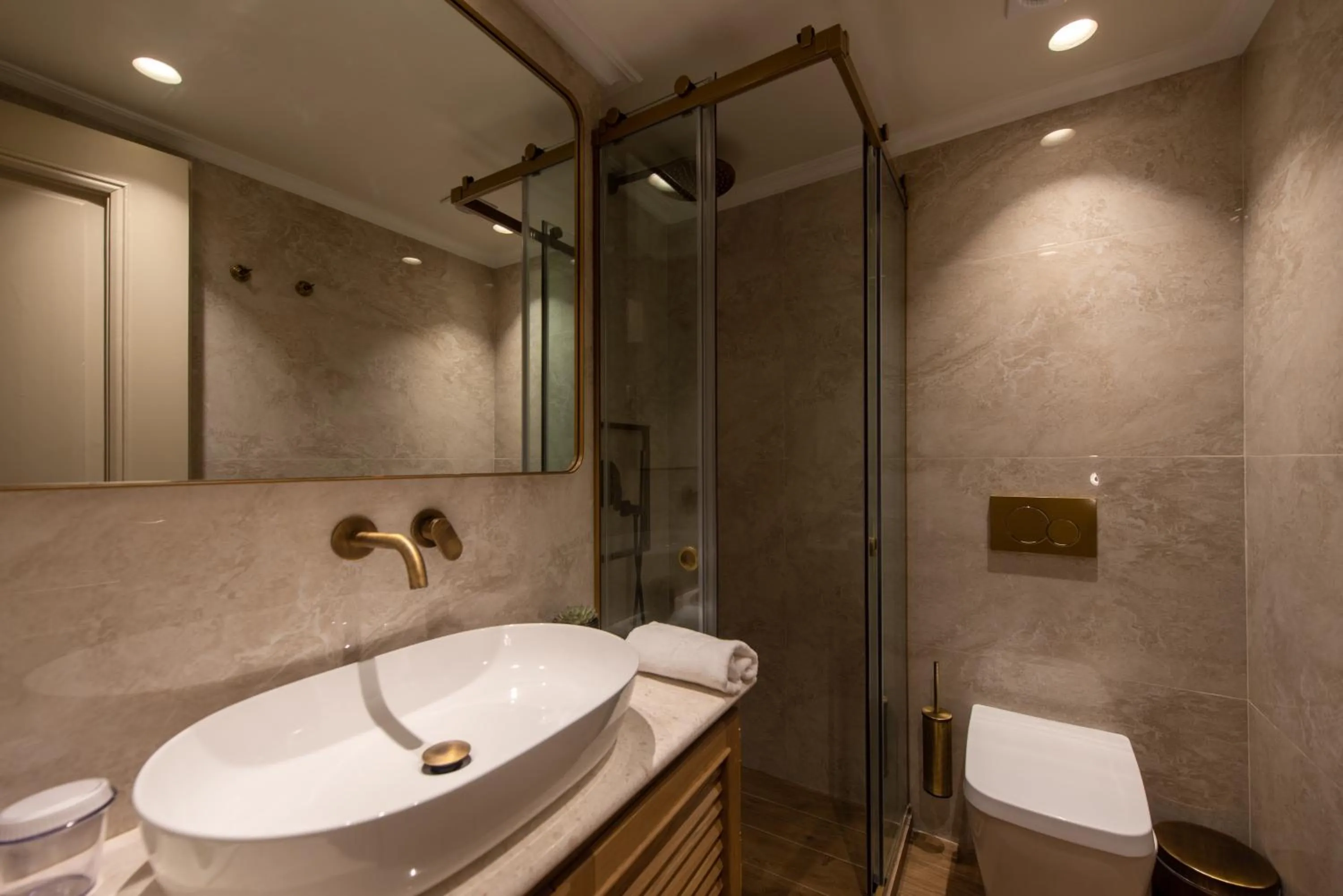 Shower in Capolavoro Suites