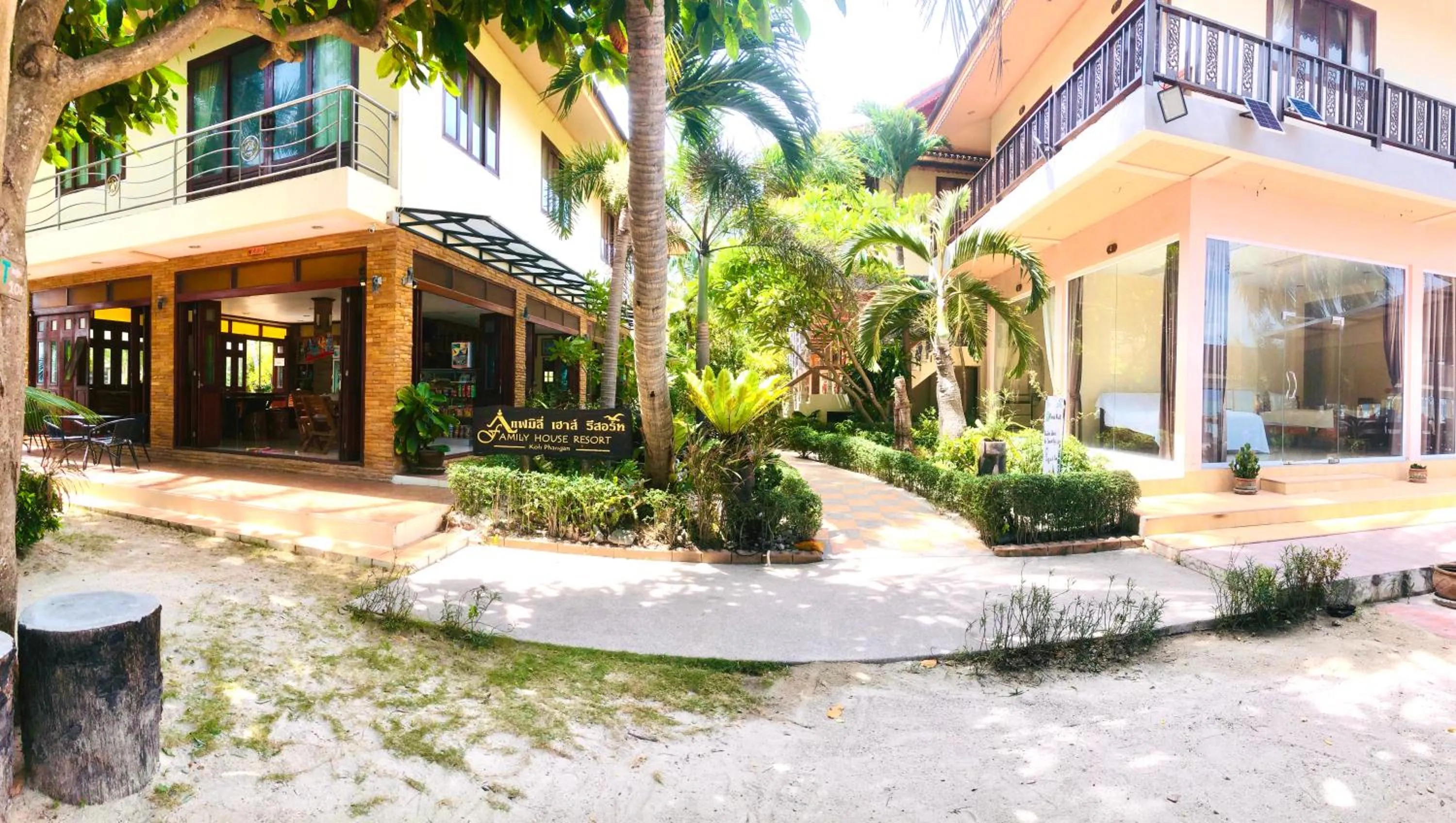 Restaurant/places to eat in Family House Resort, Haad Rin