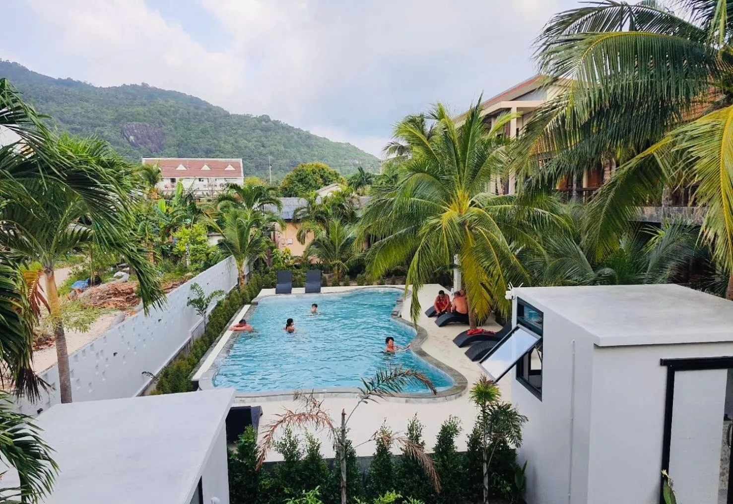 Swimming pool in Family House Resort, Haad Rin