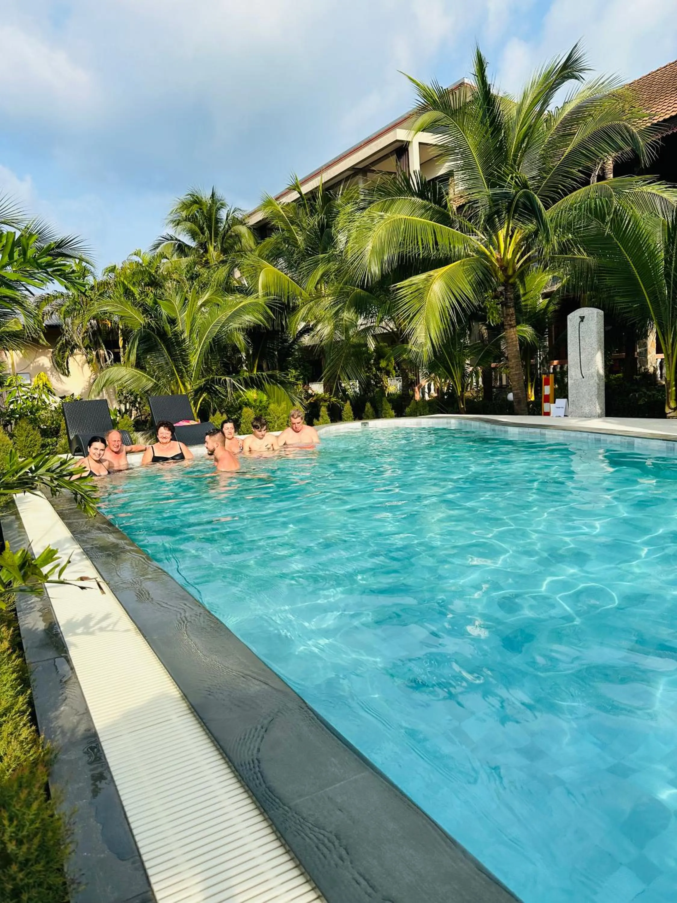 Swimming pool in Family House Resort, Haad Rin