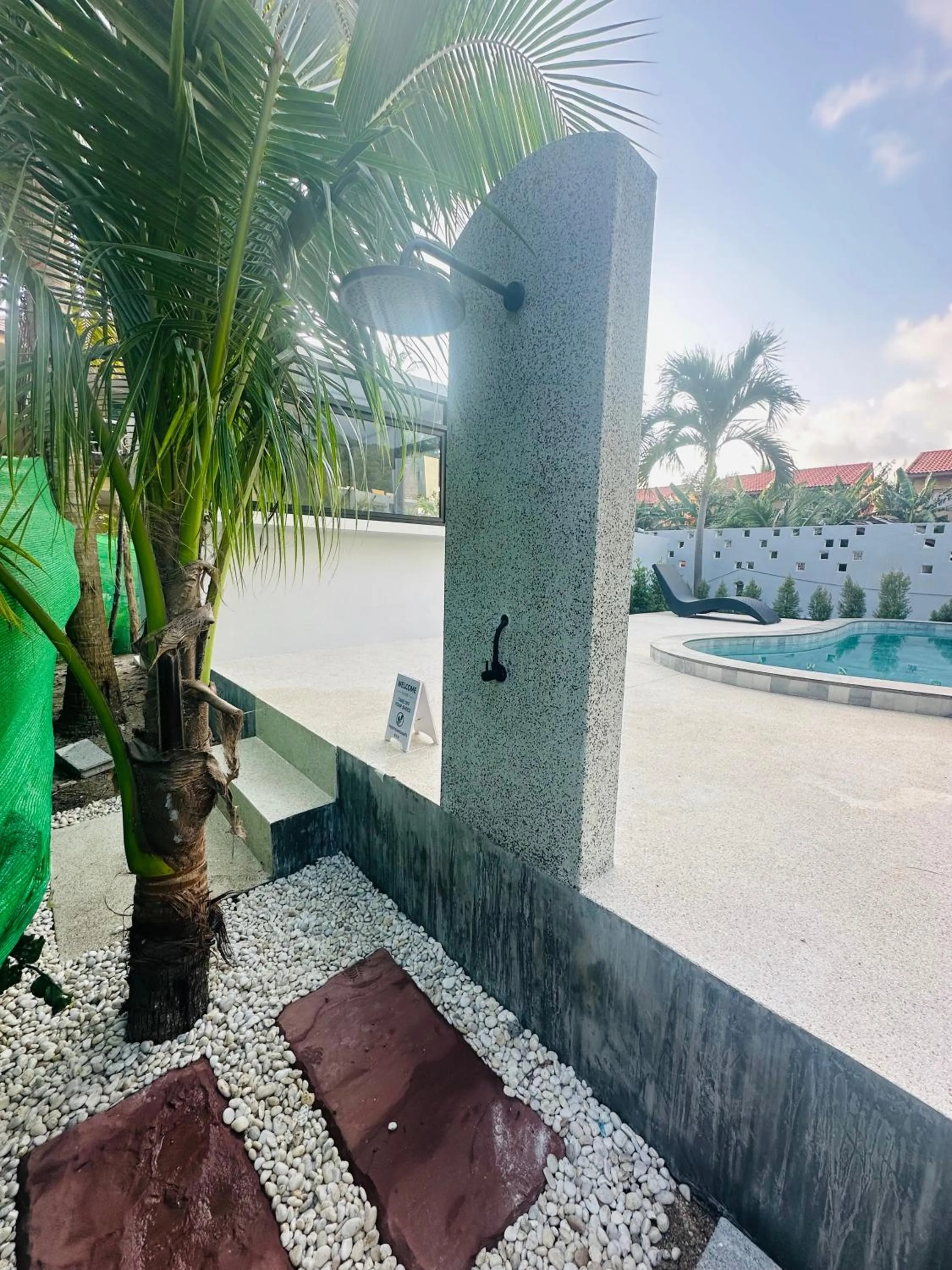 Swimming pool in Family House Resort, Haad Rin