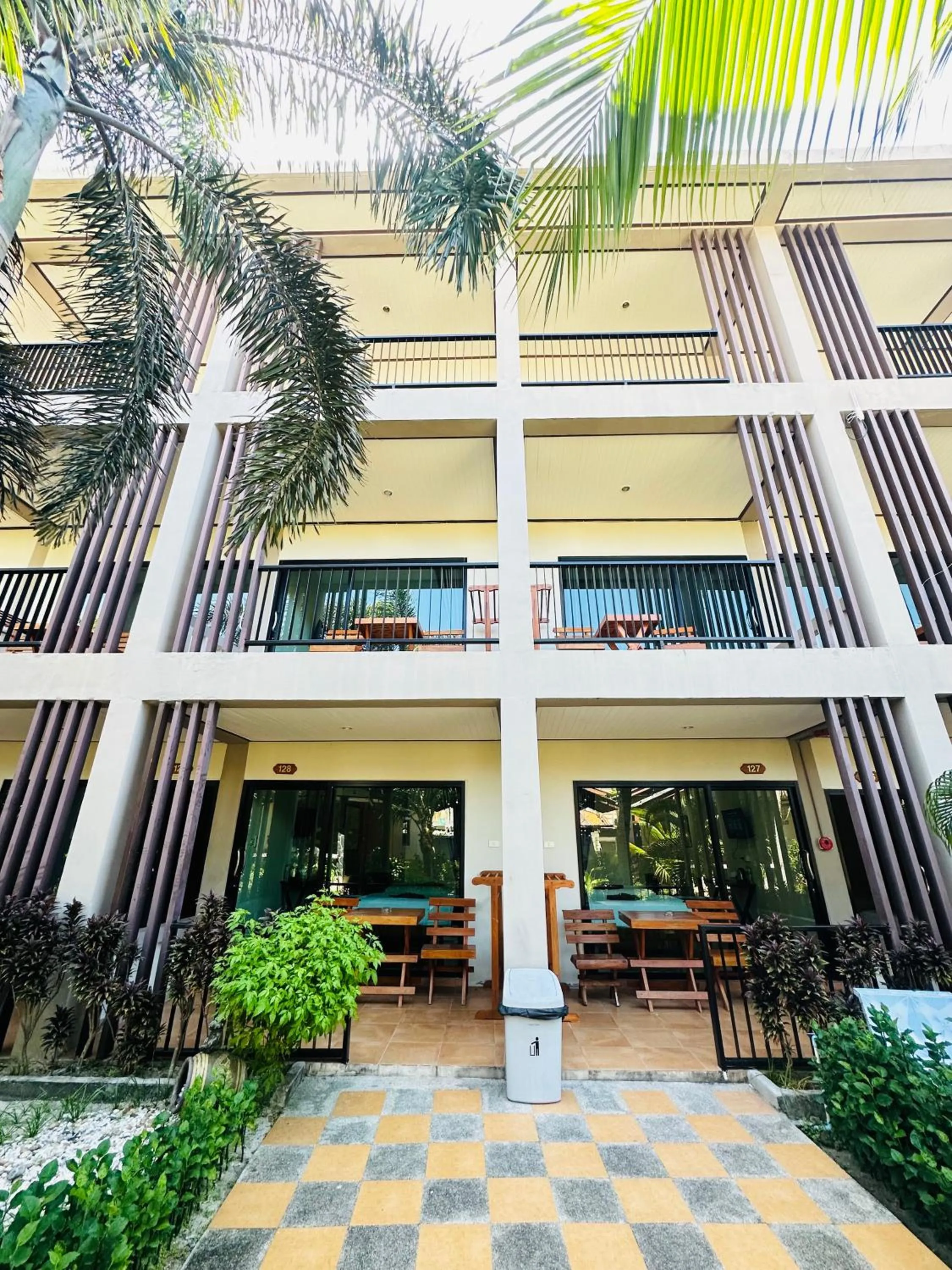 Property building in Family House Resort, Haad Rin