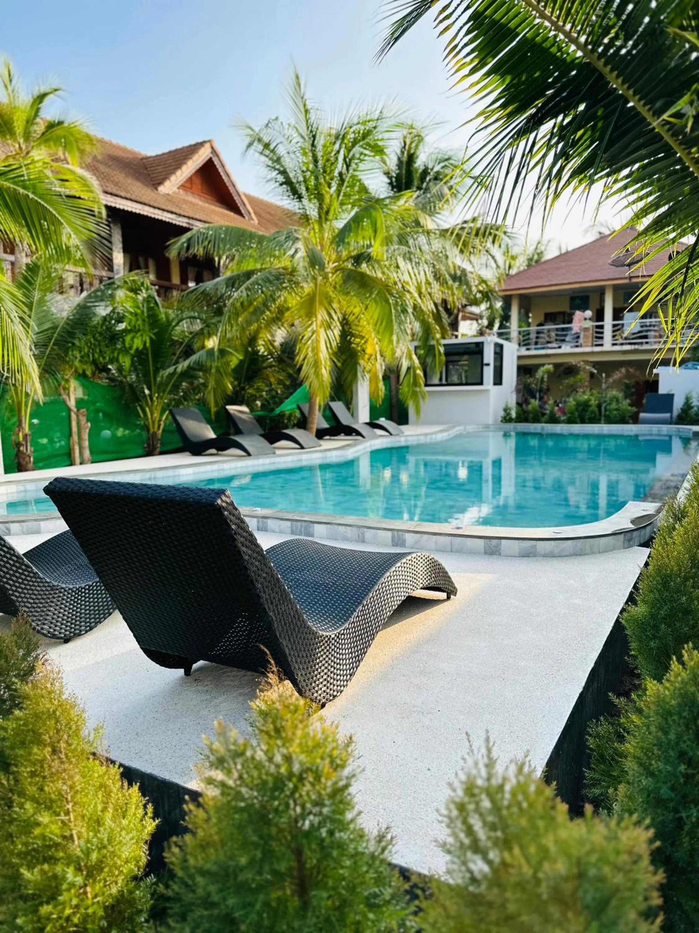 Swimming pool in Family House Resort, Haad Rin