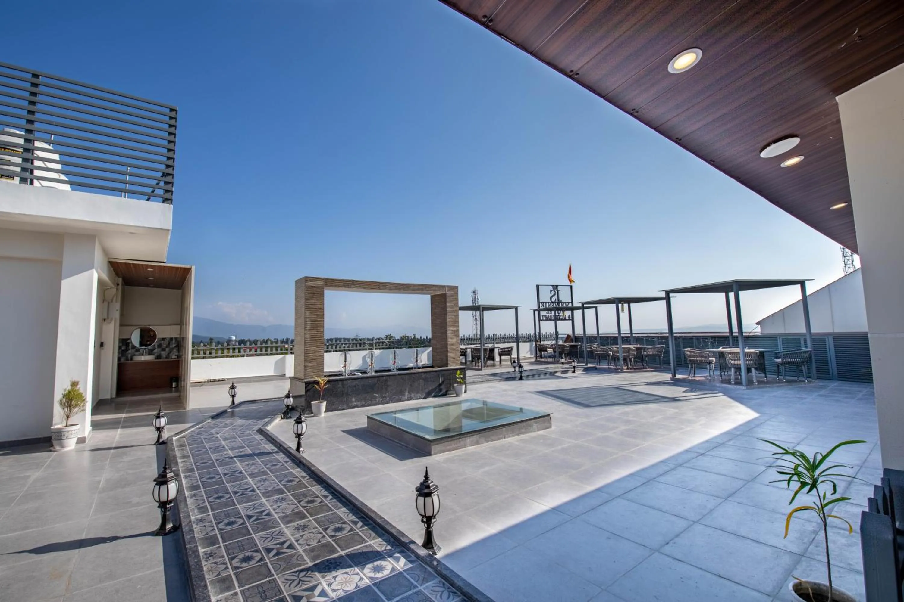 Restaurant/places to eat in HOTEL JS SOUVENIR