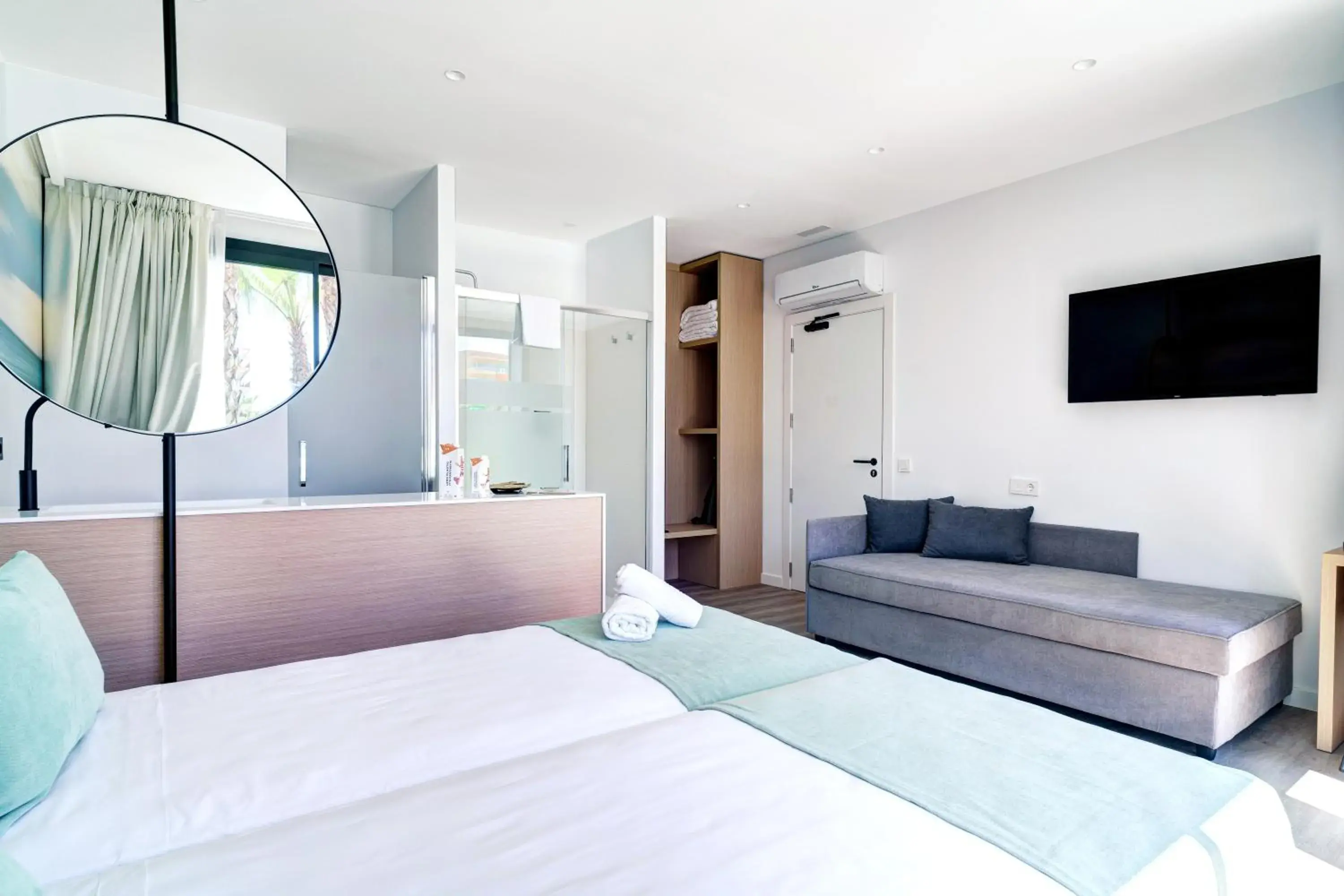 Bedroom, Bed in Alannia Salou Bedroom, Bed in Alannia Salou