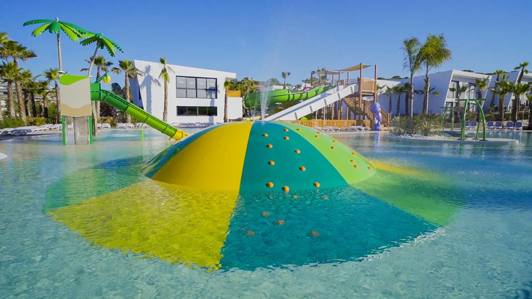 Aqua park in Alannia Salou