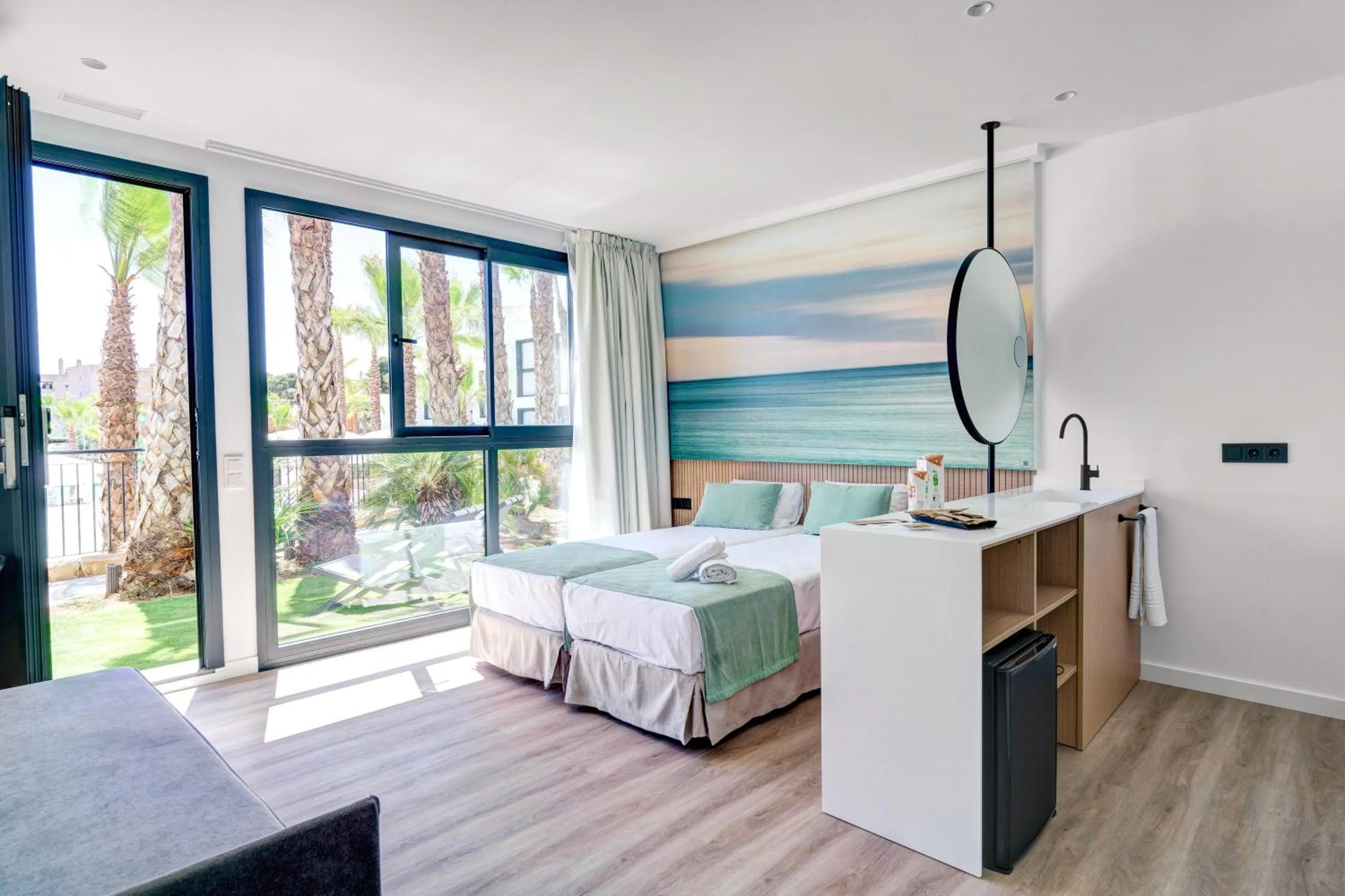 Bedroom, Bed in Alannia Salou