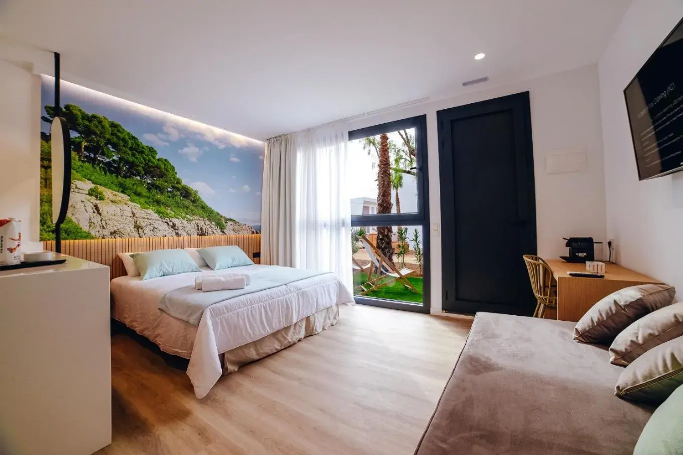 Bed in Alannia Salou Bed in Alannia Salou