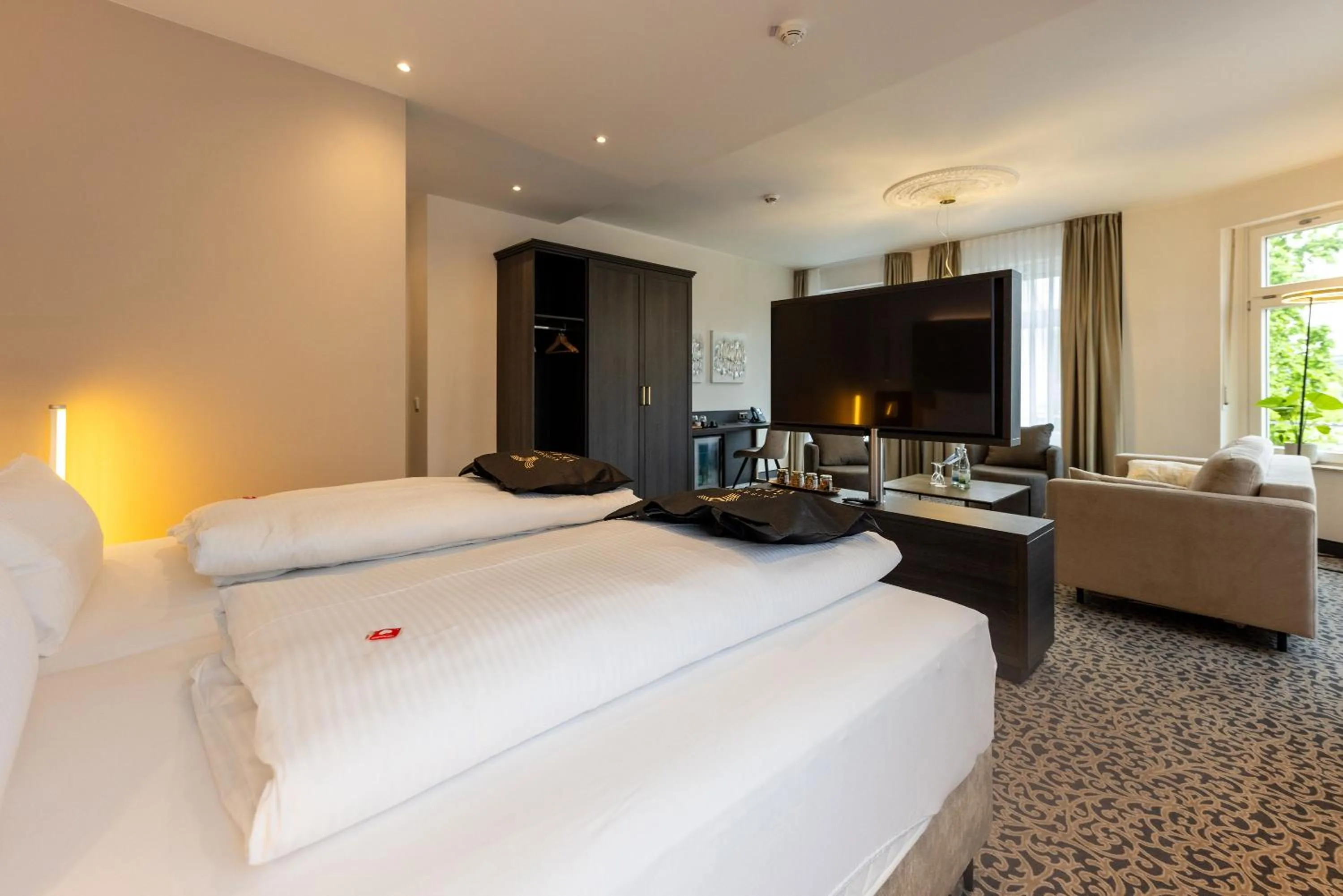 Photo of the whole room, Bed in Kaiserhof Victoria