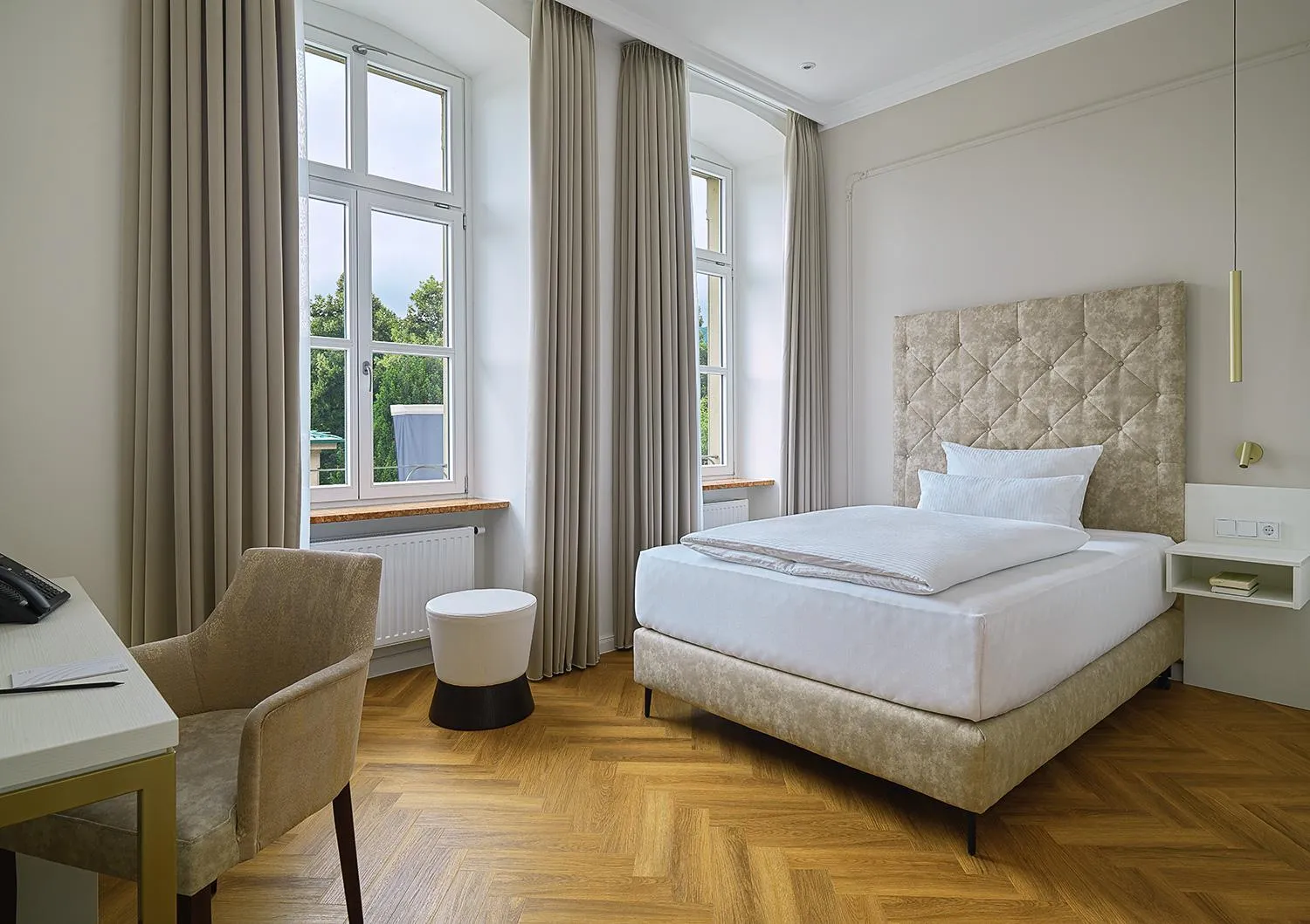 Photo of the whole room, Bed in Kaiserhof Victoria