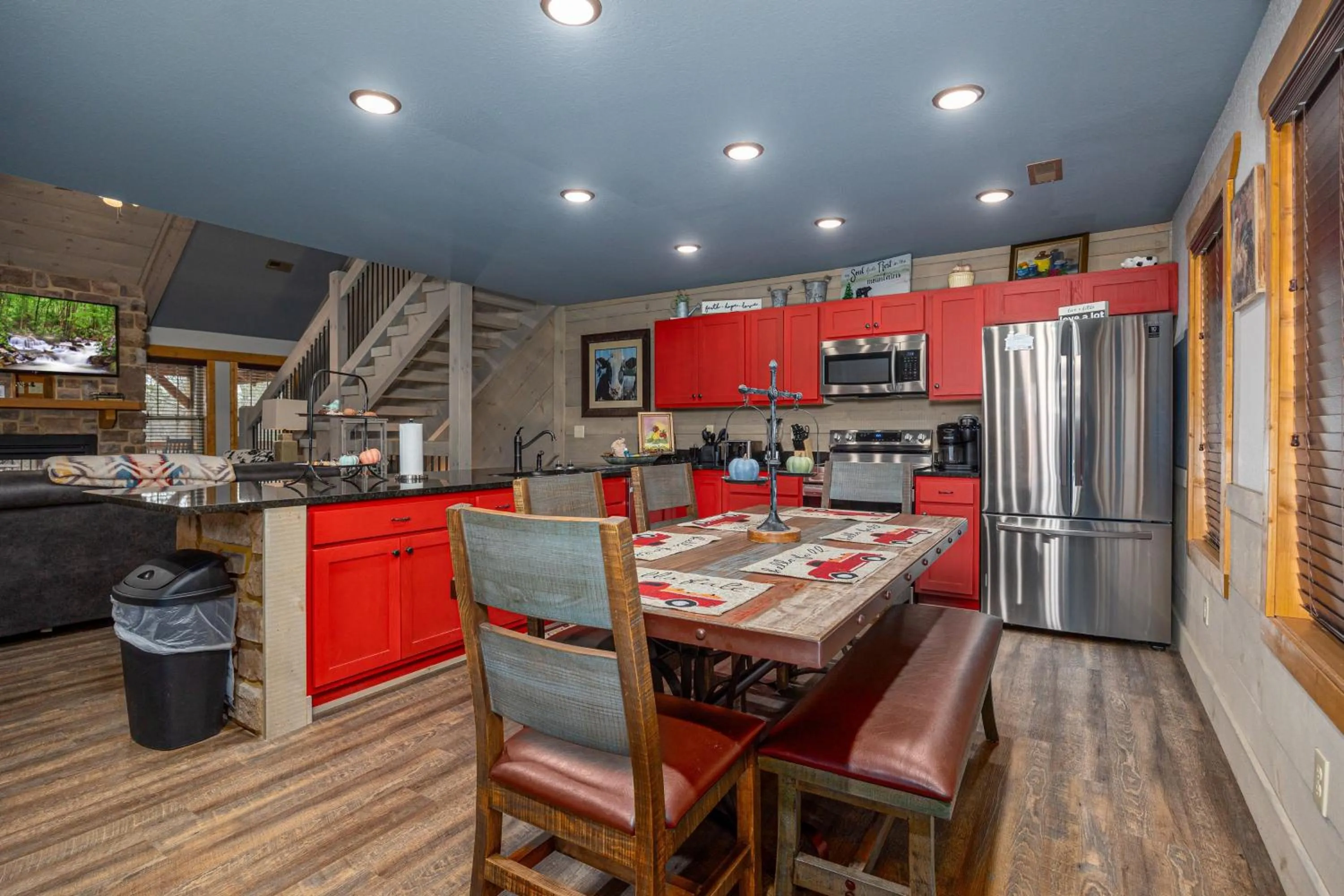 Mountain Sunrise Pool Cottage chalet