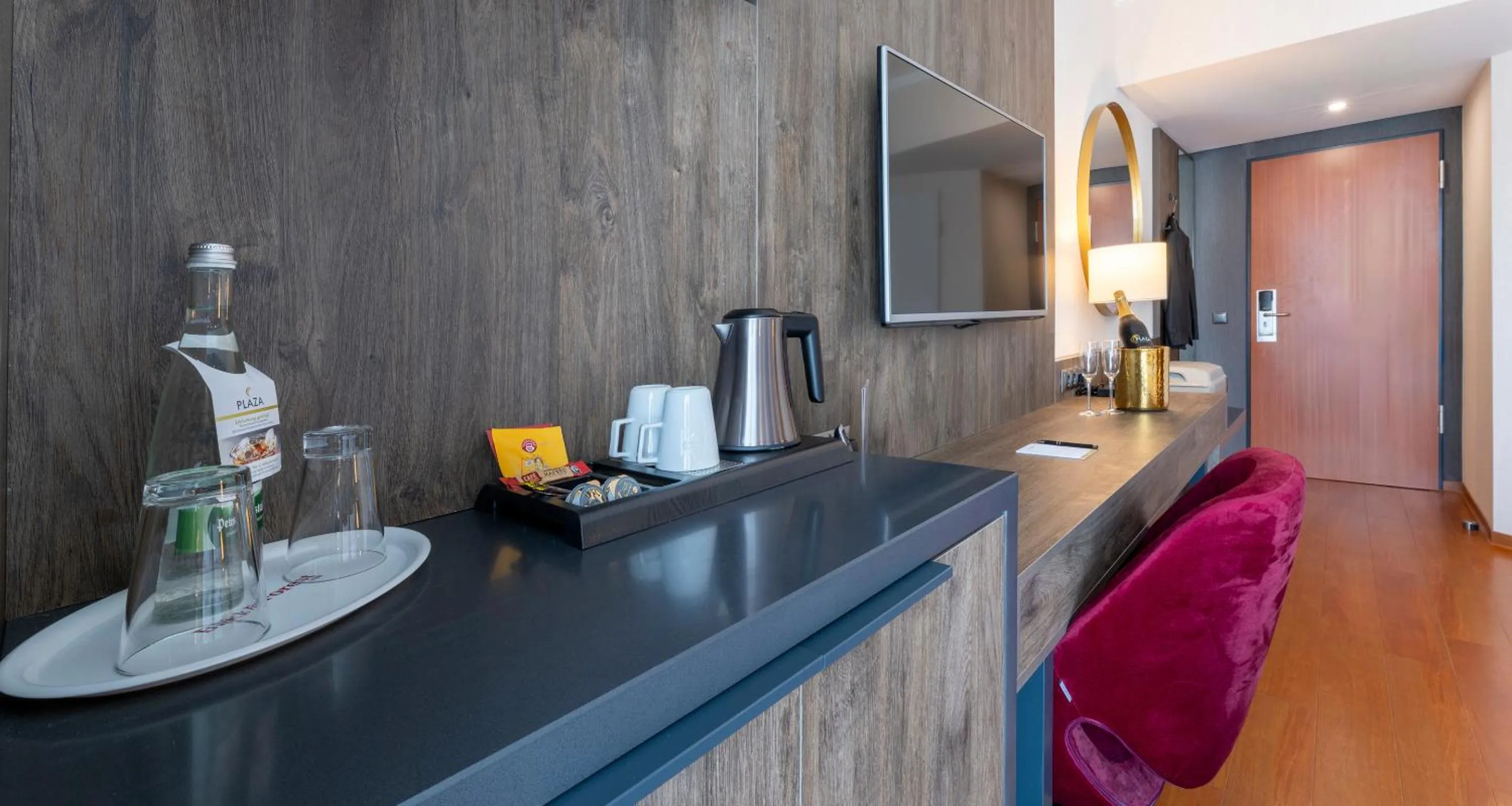 TV and multimedia in PLAZA Premium Karlsruhe