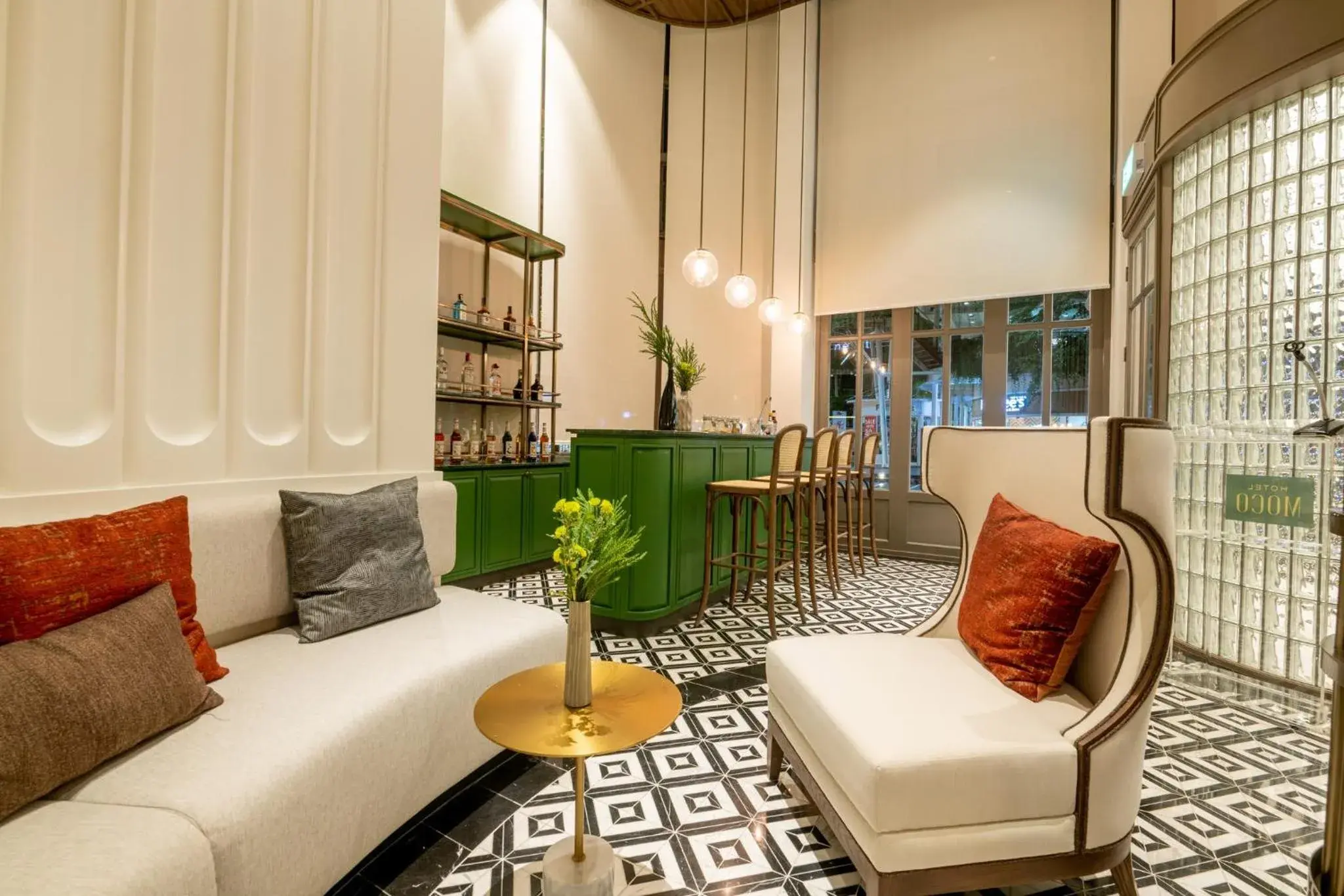 Lounge or bar in Hotel MOCO Lounge or bar in Hotel MOCO