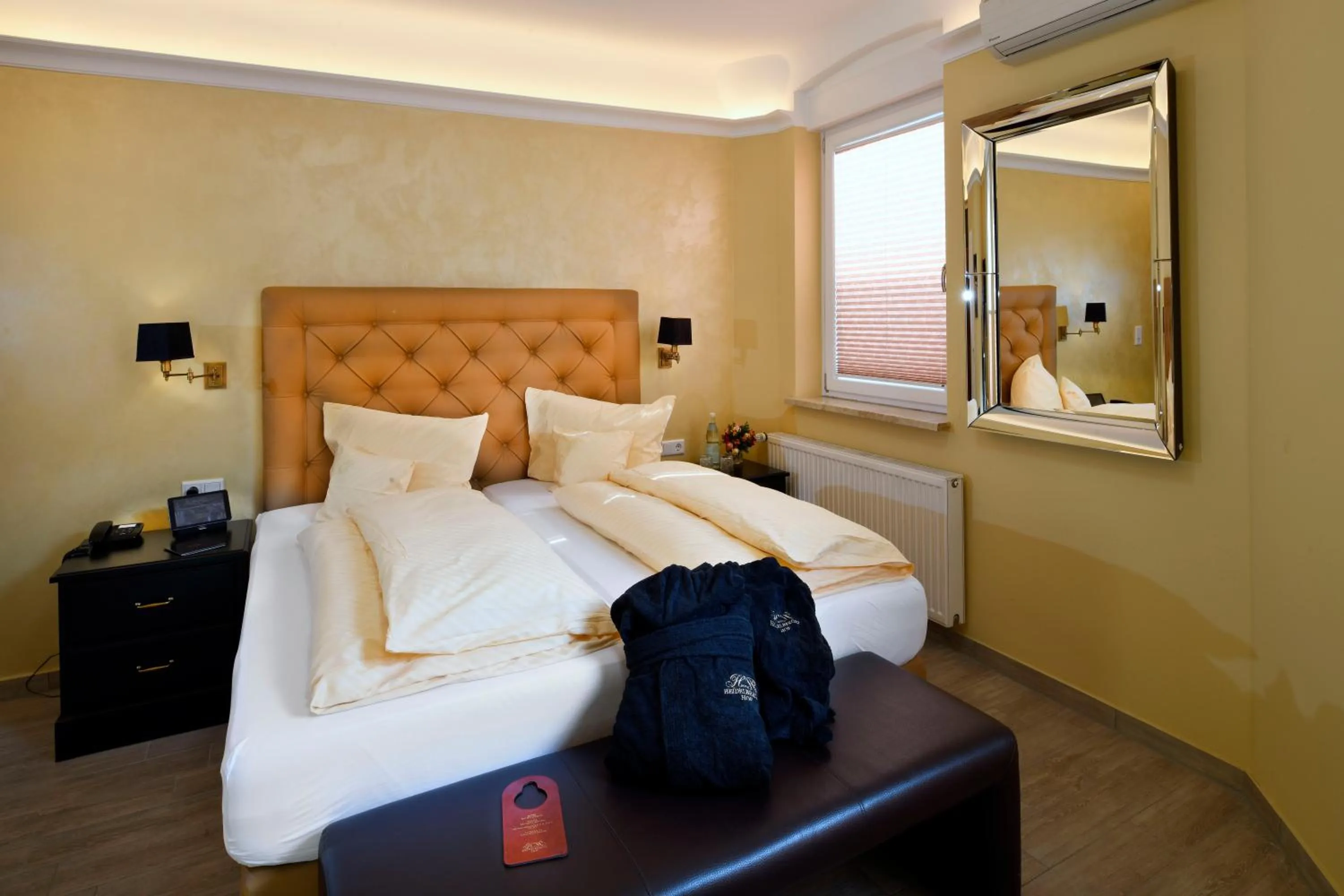 Bed in Hotel Heidelberger Hof