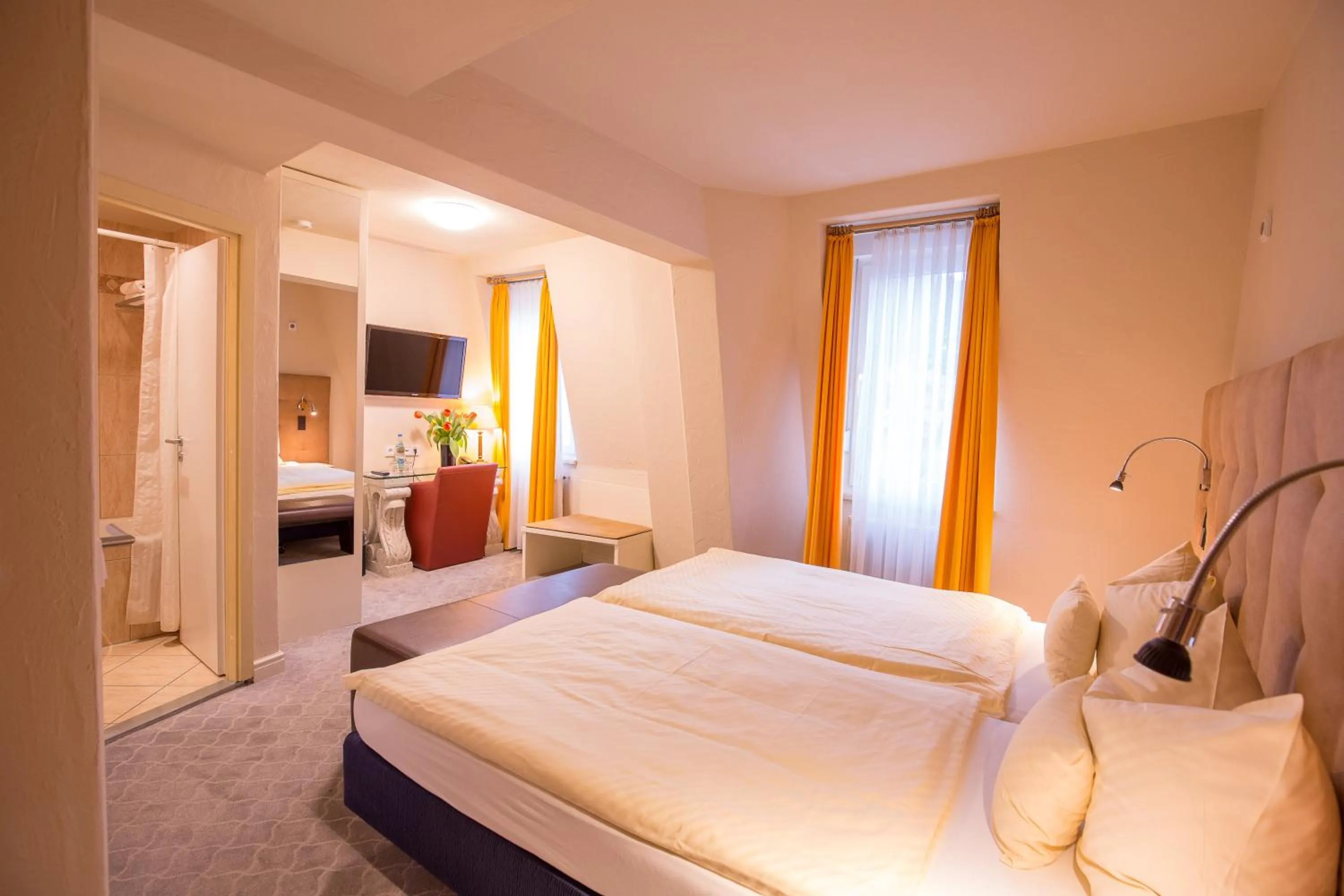 Photo of the whole room, Bed in Hotel Heidelberger Hof