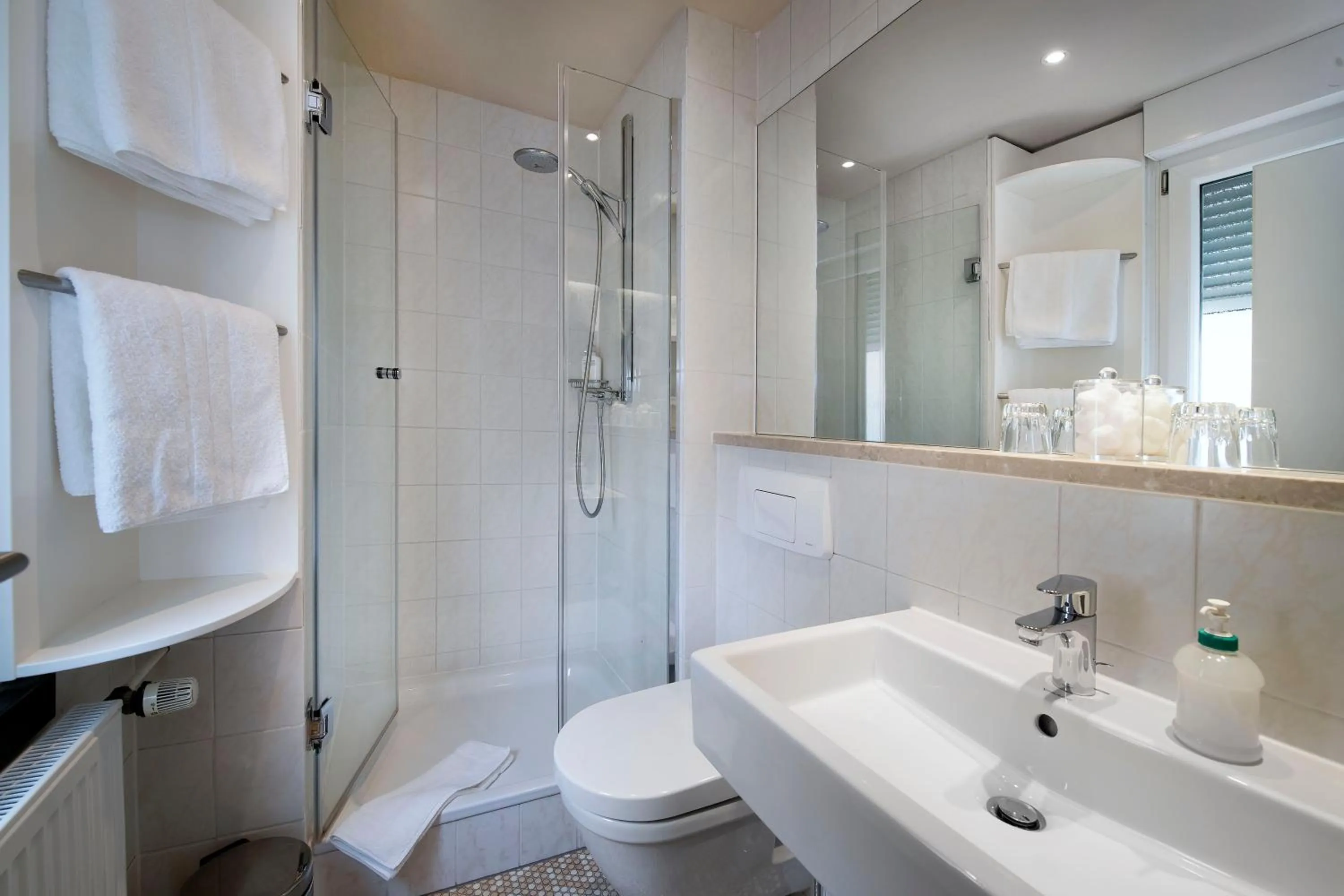 Bathroom in Hotel Heidelberger Hof