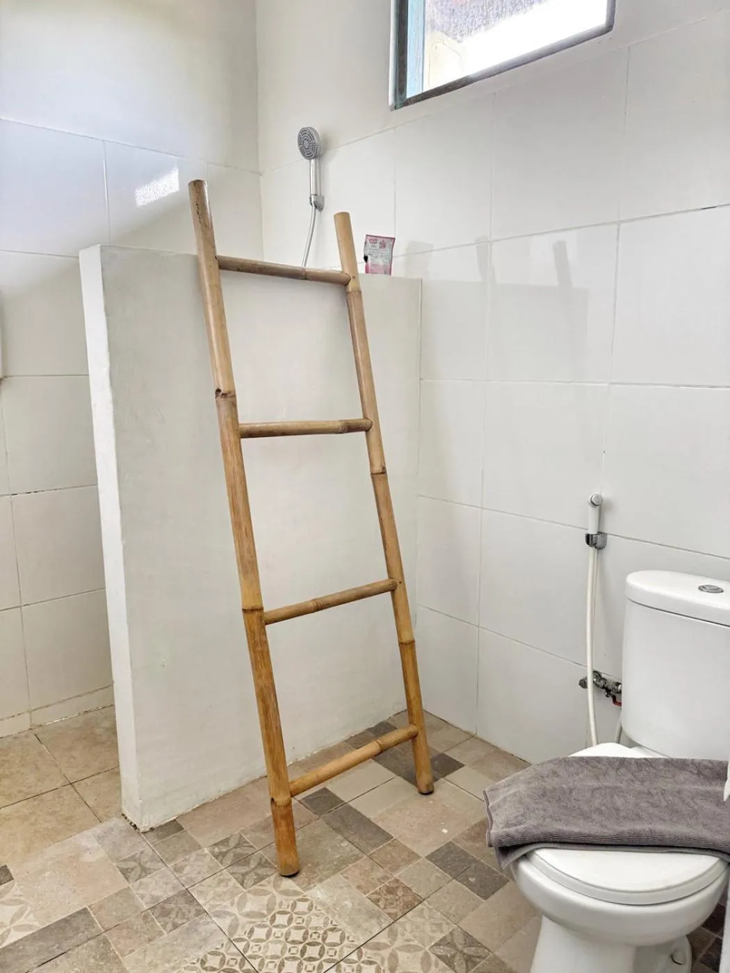 Shower in Kacchapa Resort and Restaurant