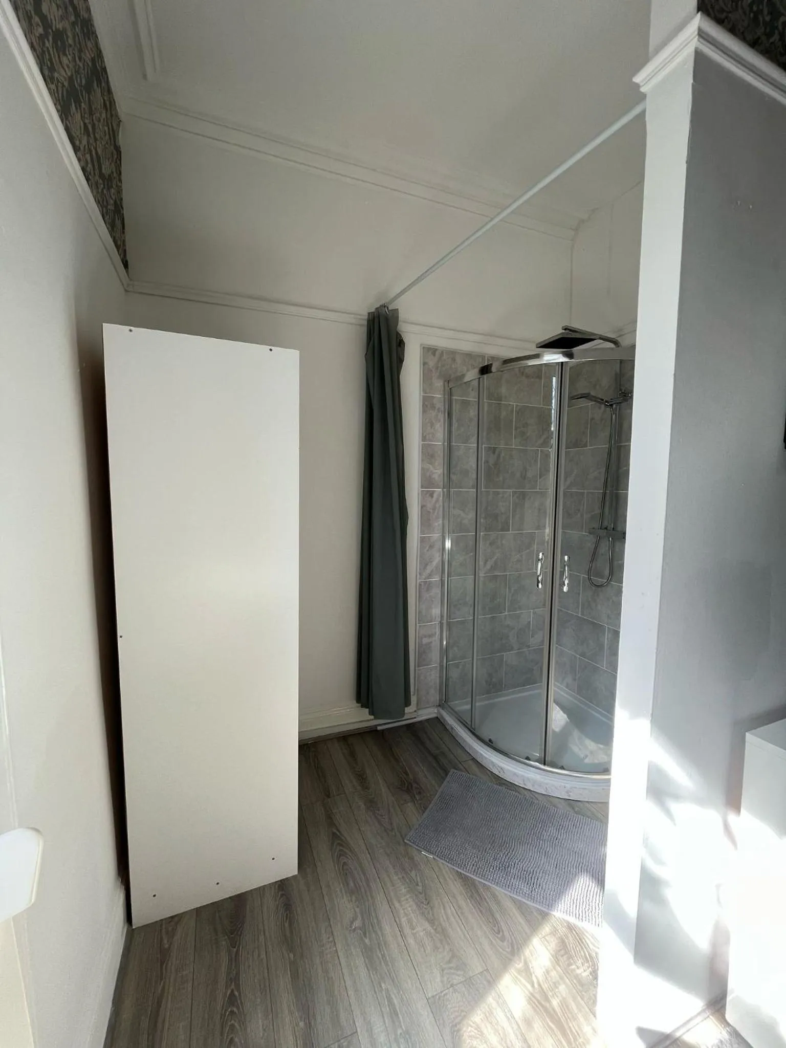 Bathroom in Bemersyde Guest House