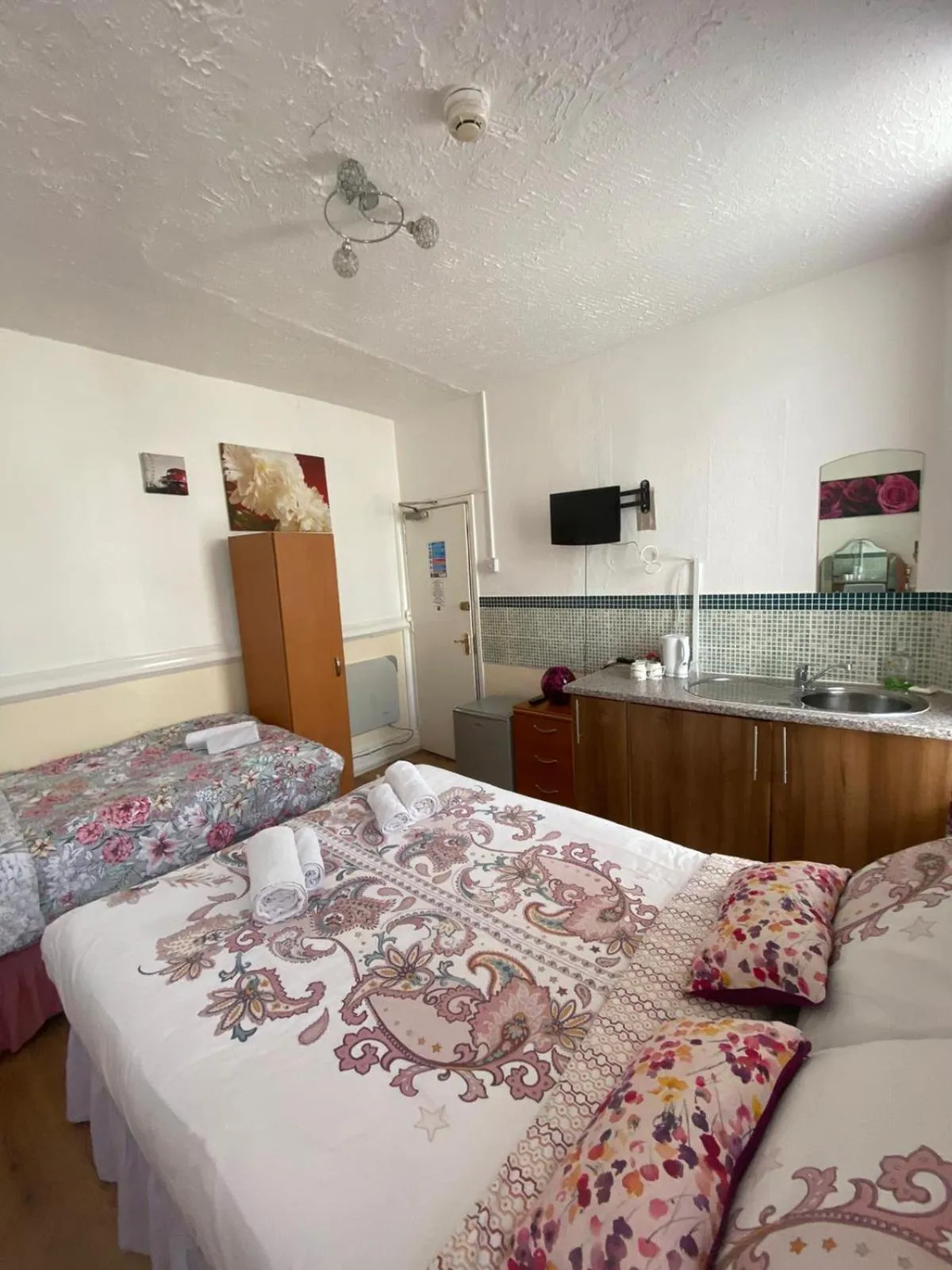 Photo of the whole room, Bed in Mellory hotel