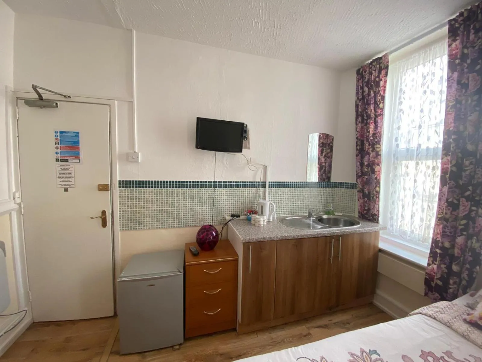 Coffee/tea facilities, Bed in Mellory hotel