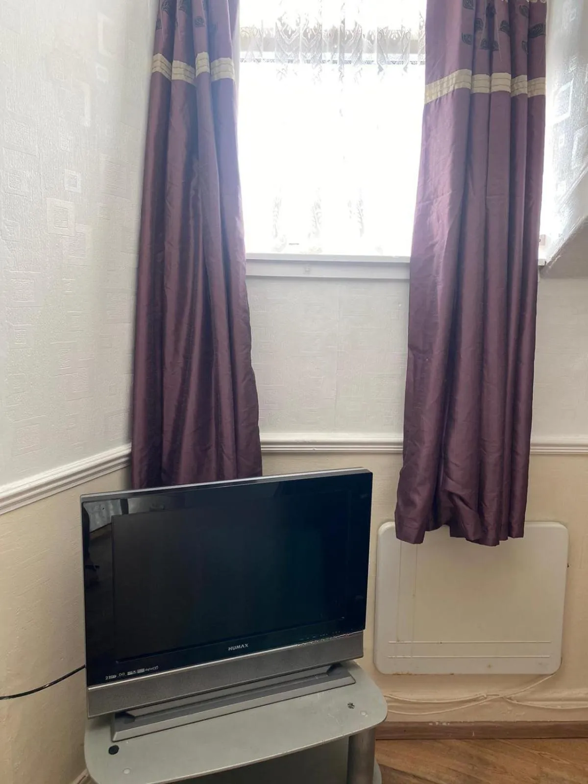 Communal lounge/ TV room in Mellory hotel