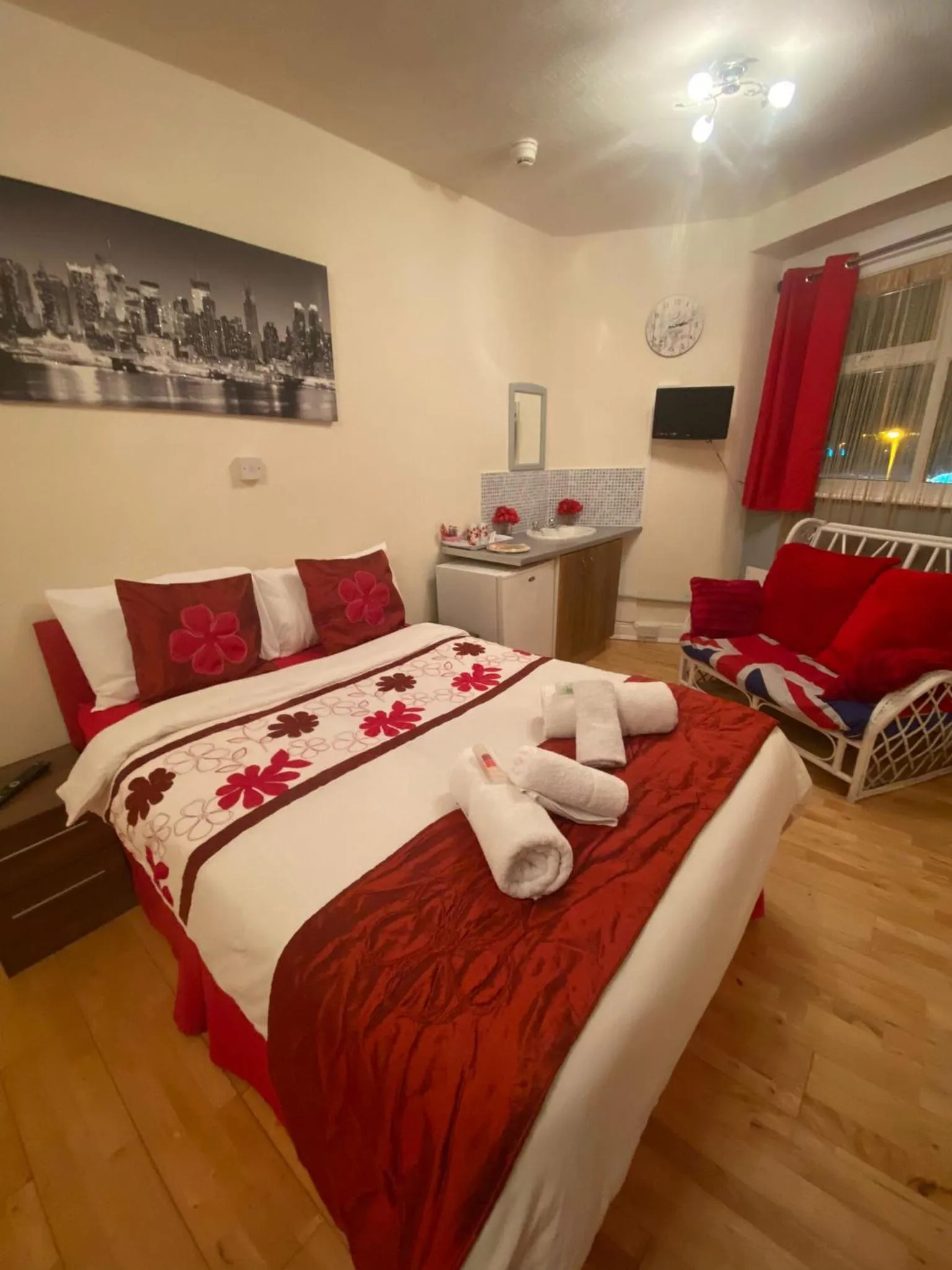 Photo of the whole room, Bed in Mellory hotel