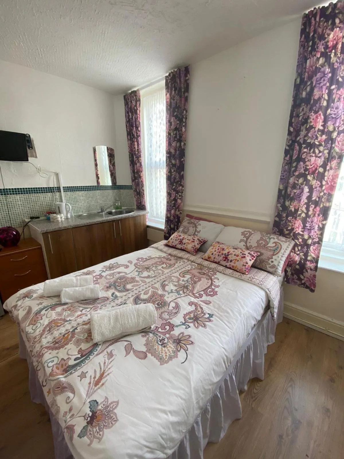 View (from property/room), Bed in Mellory hotel