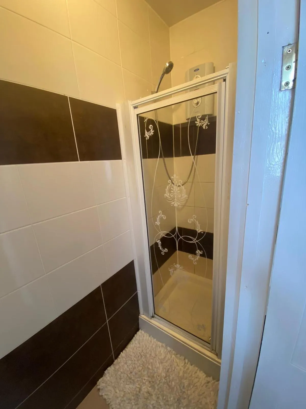 Shower in Mellory hotel