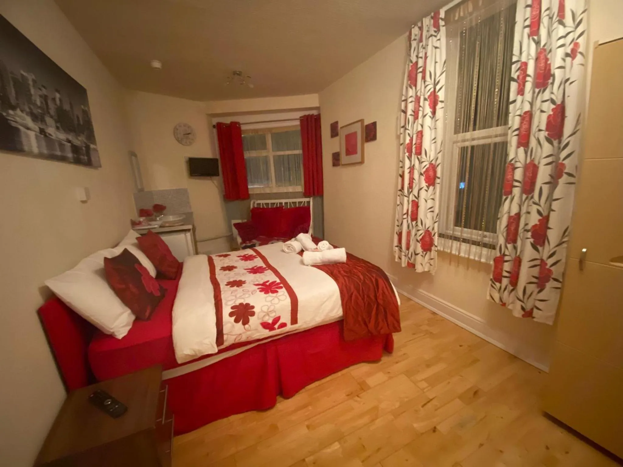 Photo of the whole room, Bed in Mellory hotel