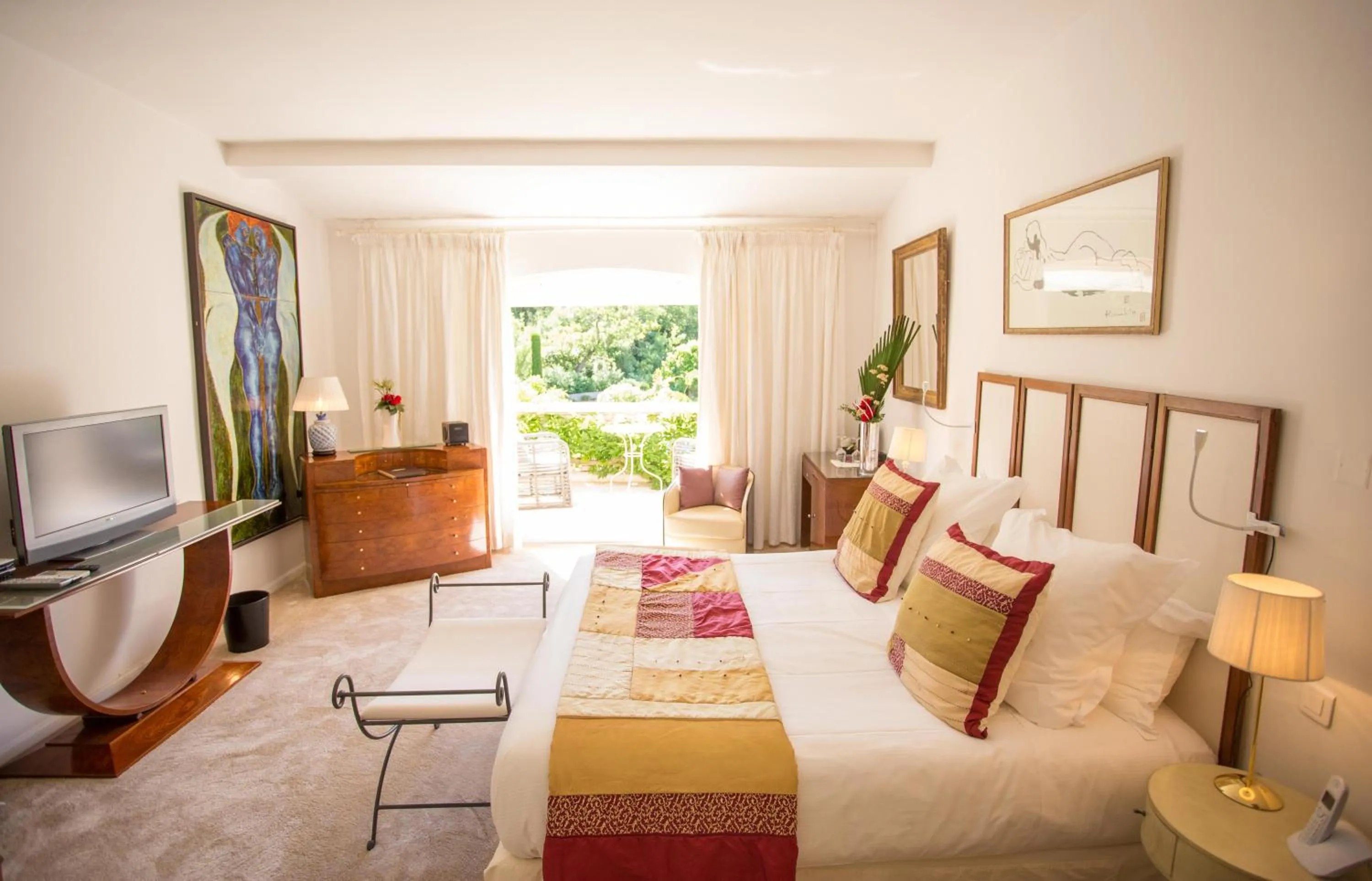 Photo of the whole room, Bed in Hotel Le Verger Maelvi