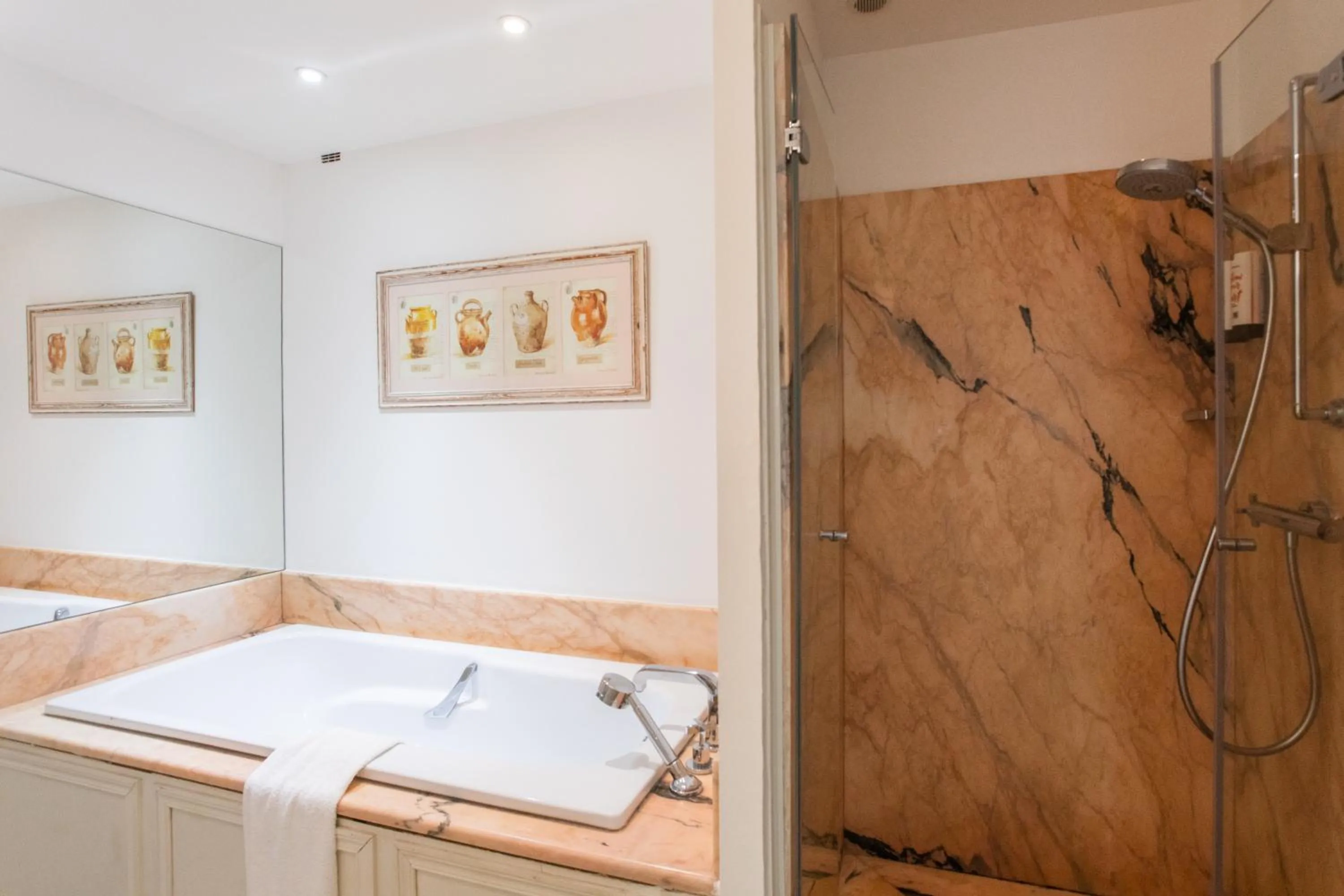 Shower in Hotel Le Verger Maelvi