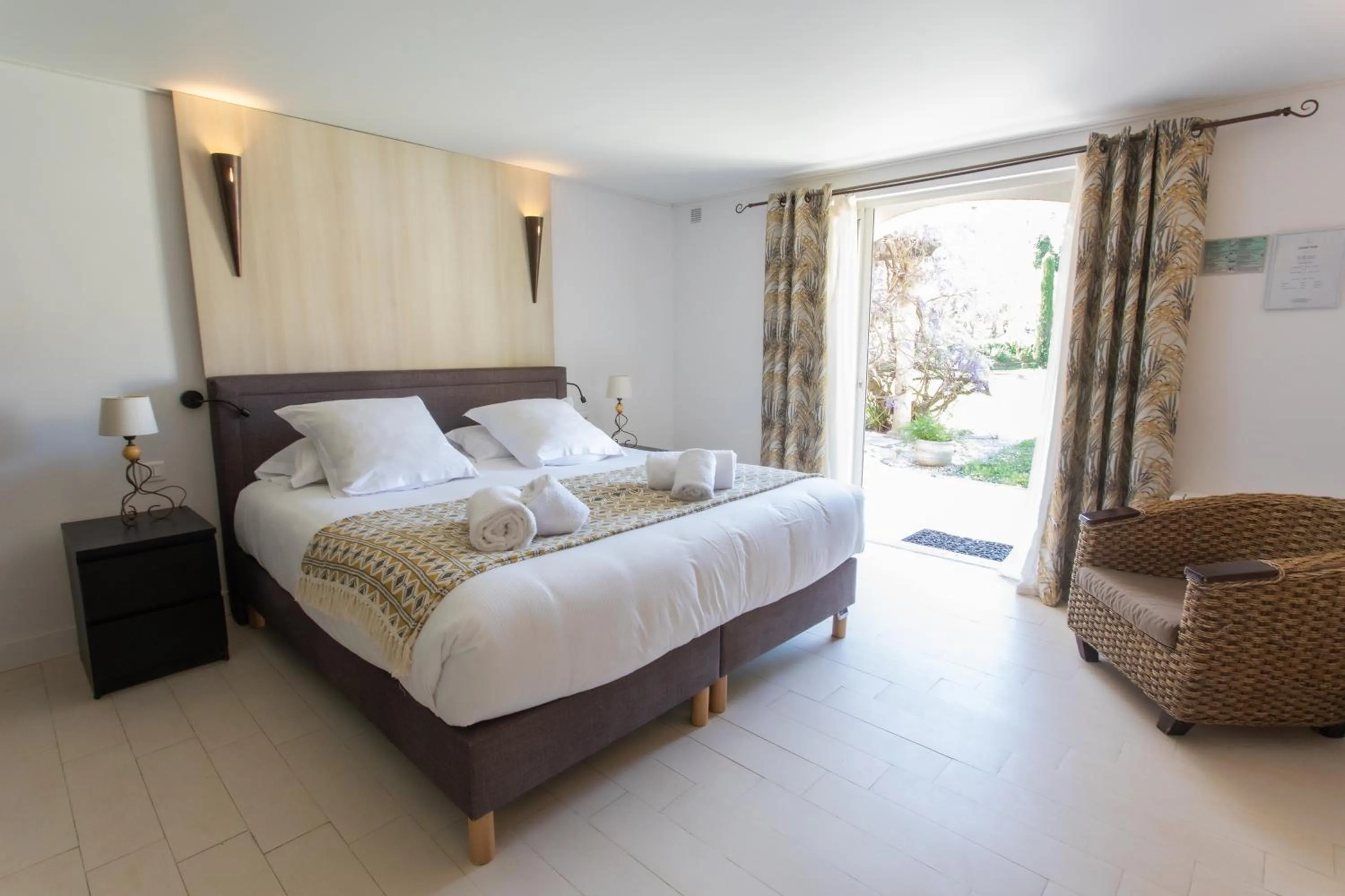 Bedroom, Bed in Hotel Le Verger Maelvi