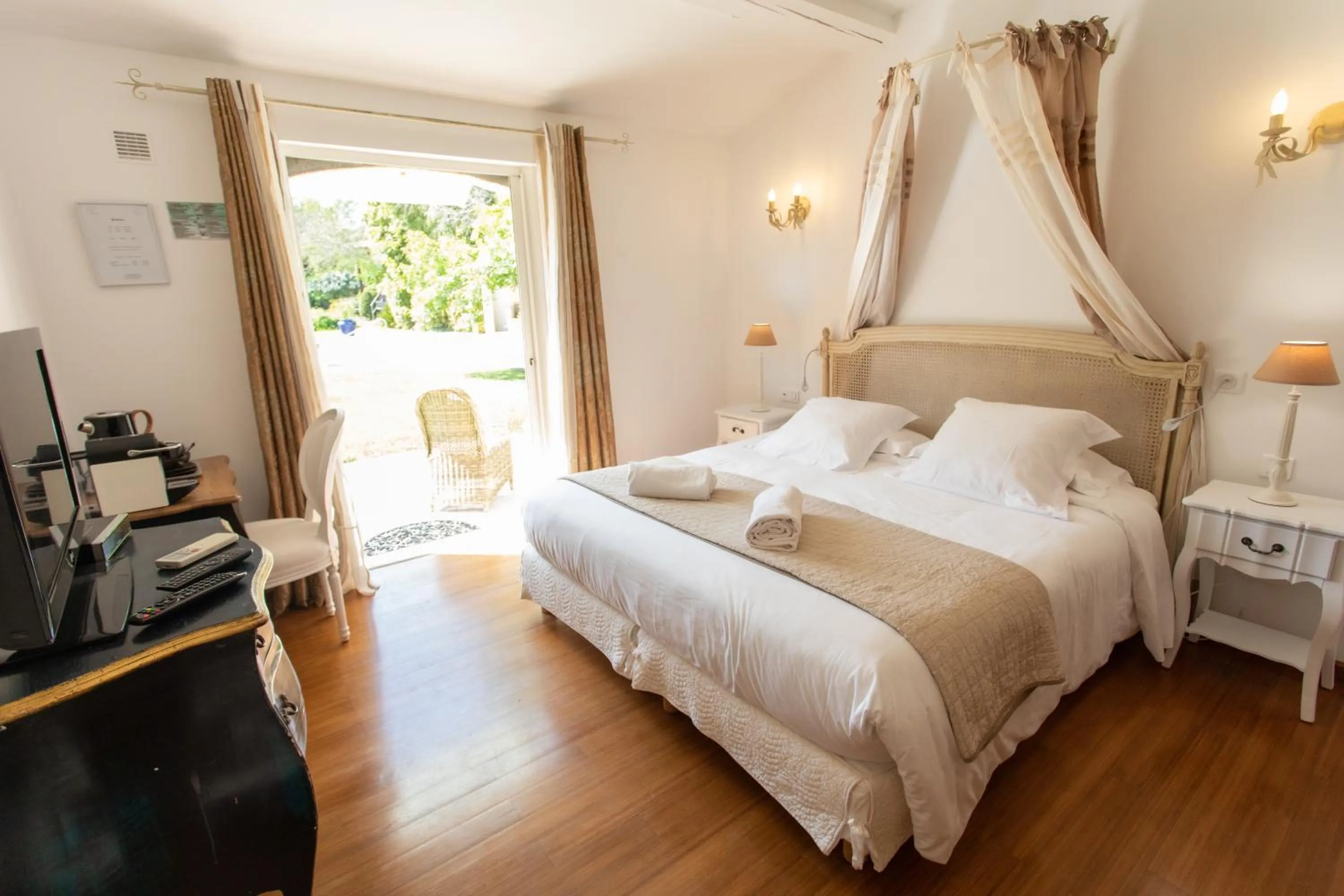 Bed in Hotel Le Verger Maelvi