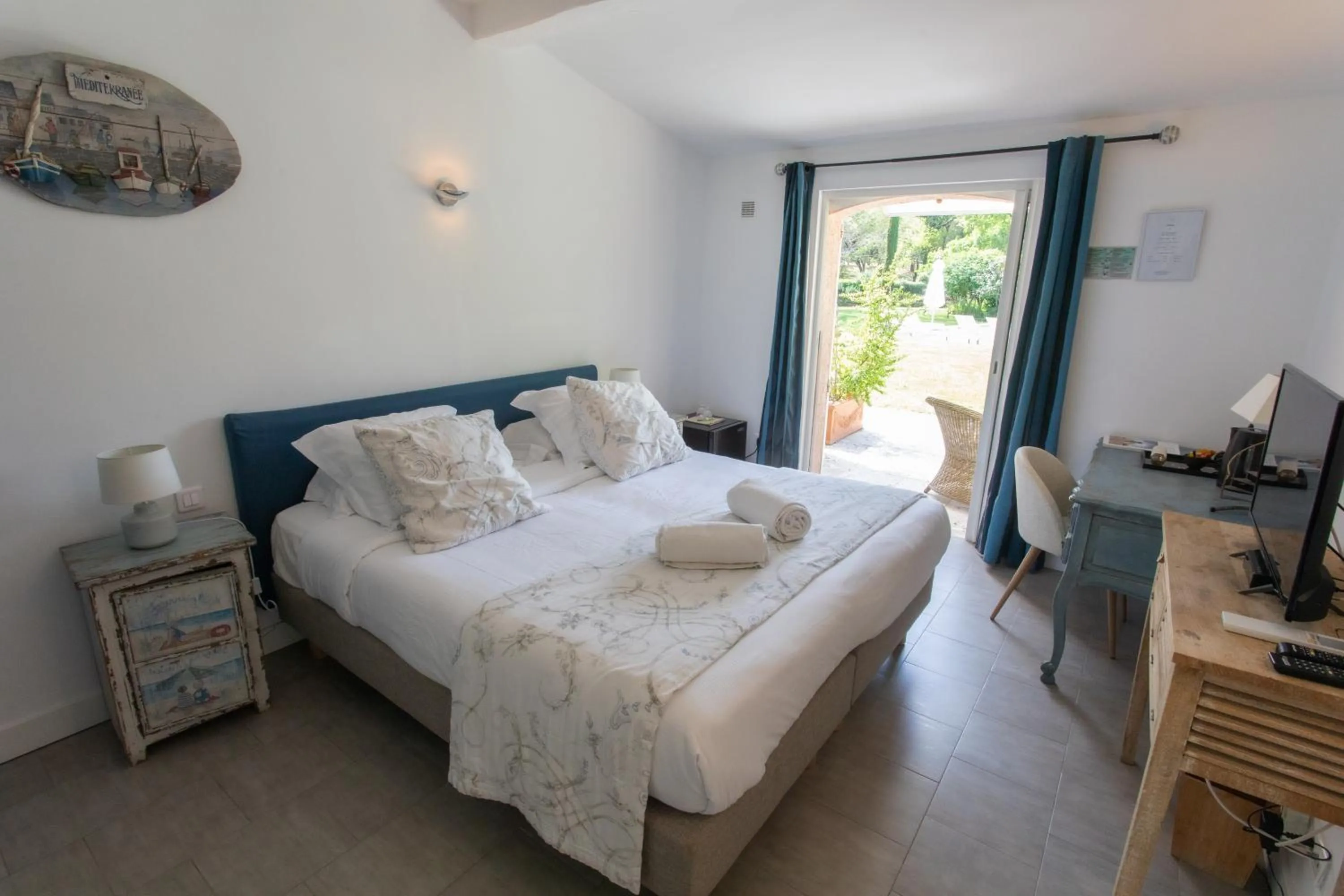 Bedroom, Bed in Hotel Le Verger Maelvi