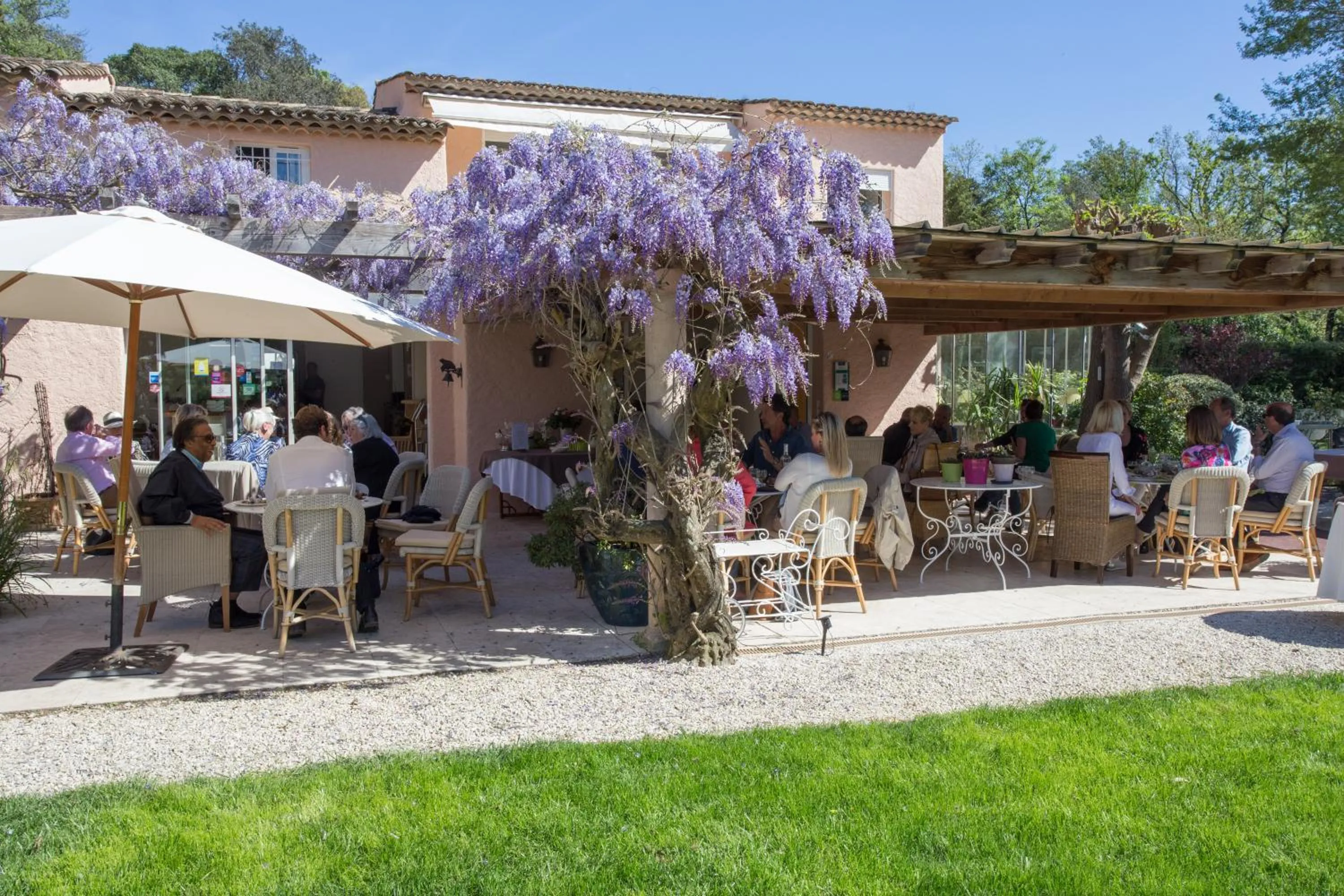 Property building in Hotel Le Verger Maelvi