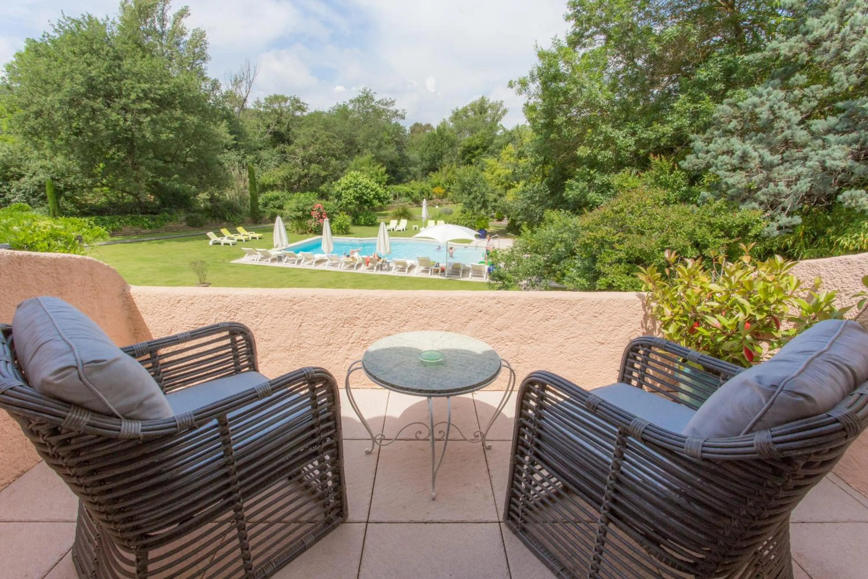 Garden in Hotel Le Verger Maelvi