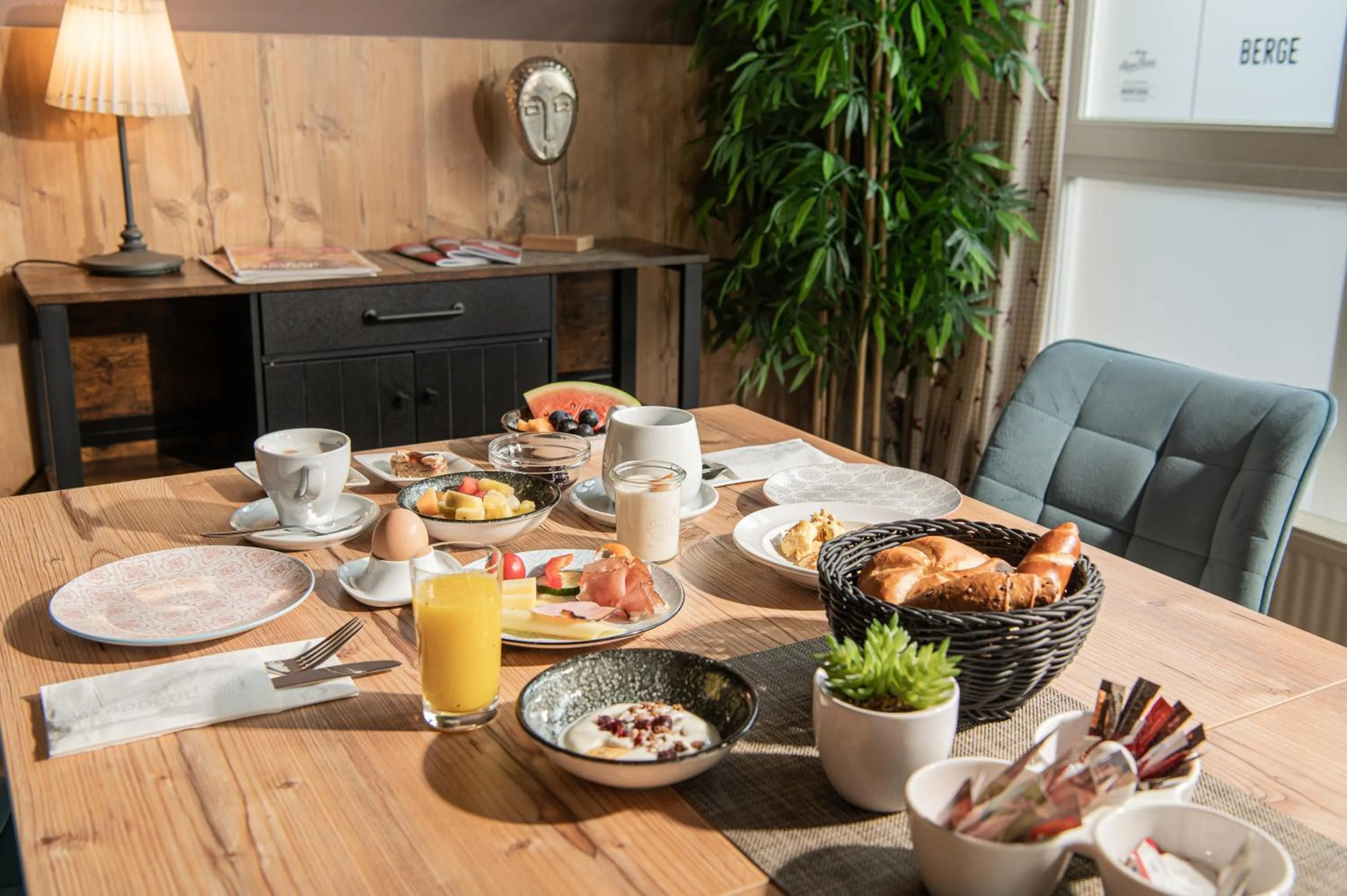 Coffee/tea facilities in AlpenParks Montana Apartments