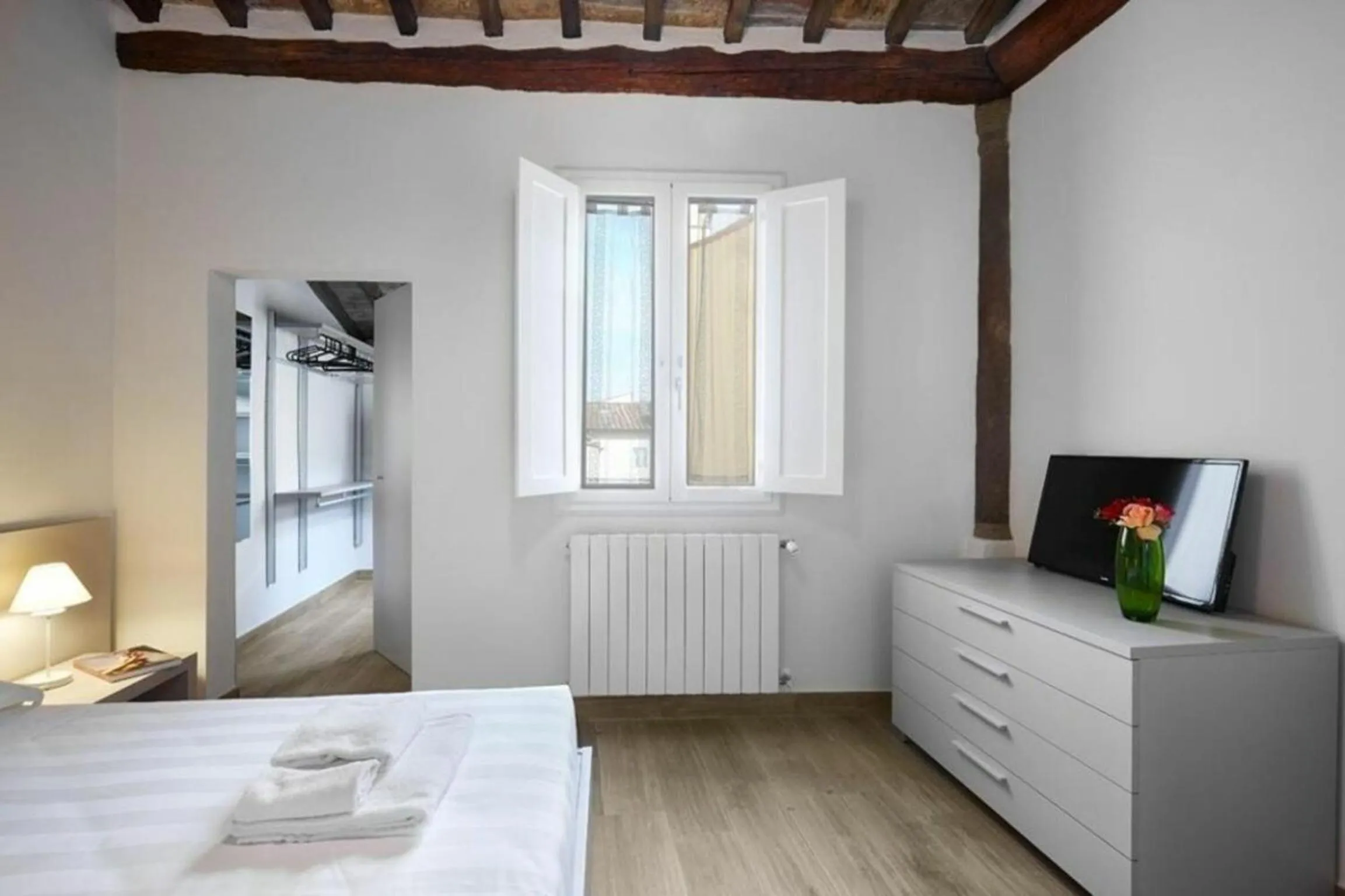 Bedroom, Bed in Giulia e Valentina by Halldis