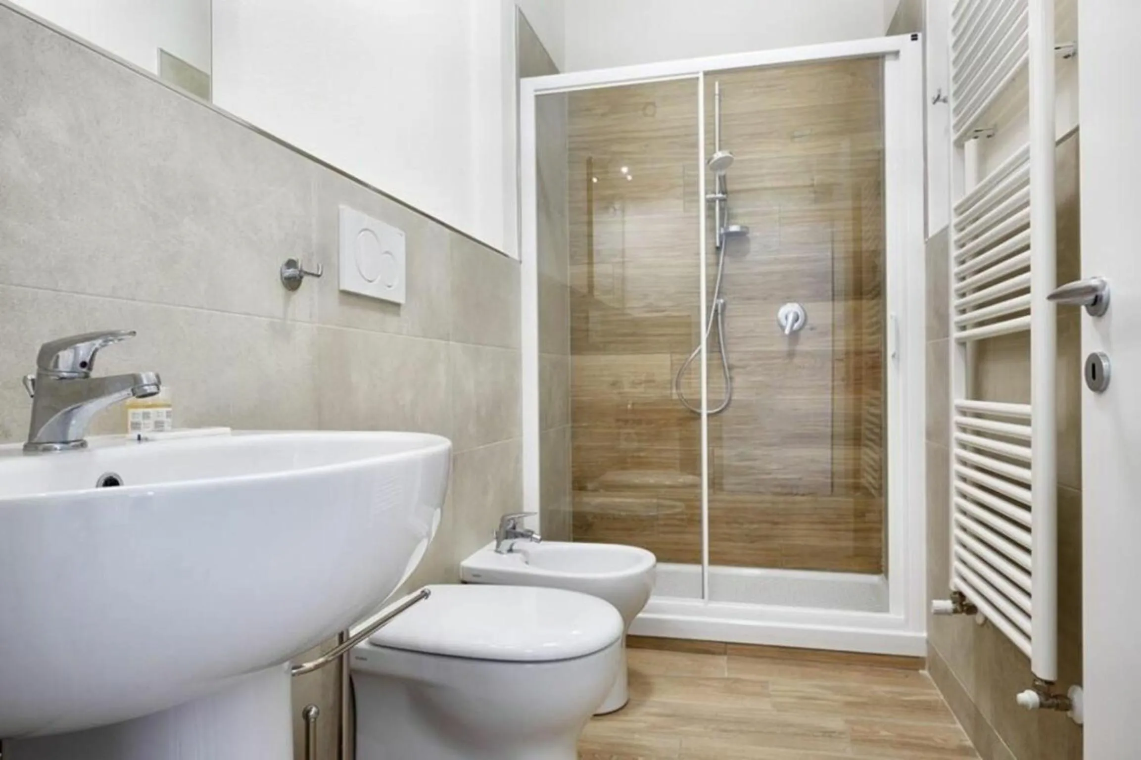 Bathroom in Giulia e Valentina by Halldis