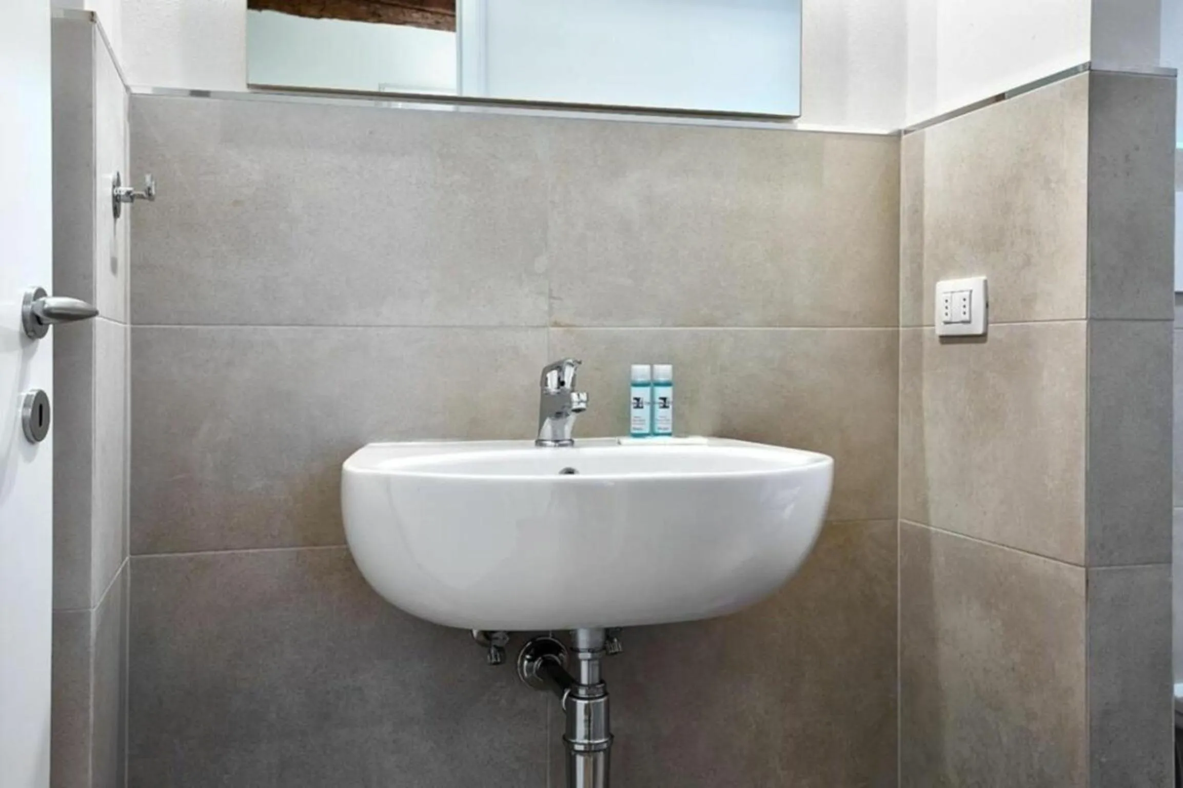 Bathroom in Giulia e Valentina by Halldis