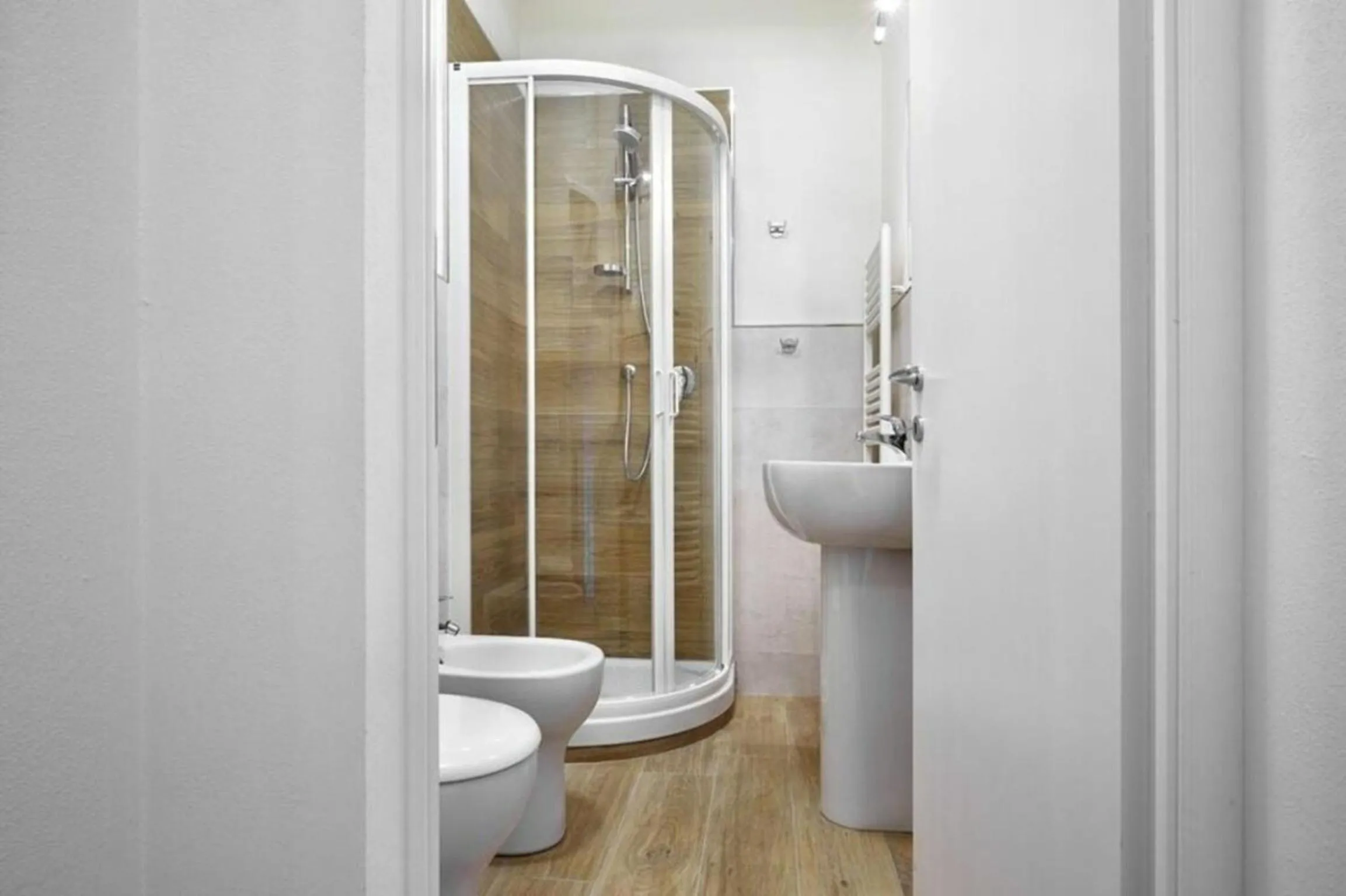 Bathroom in Giulia e Valentina by Halldis